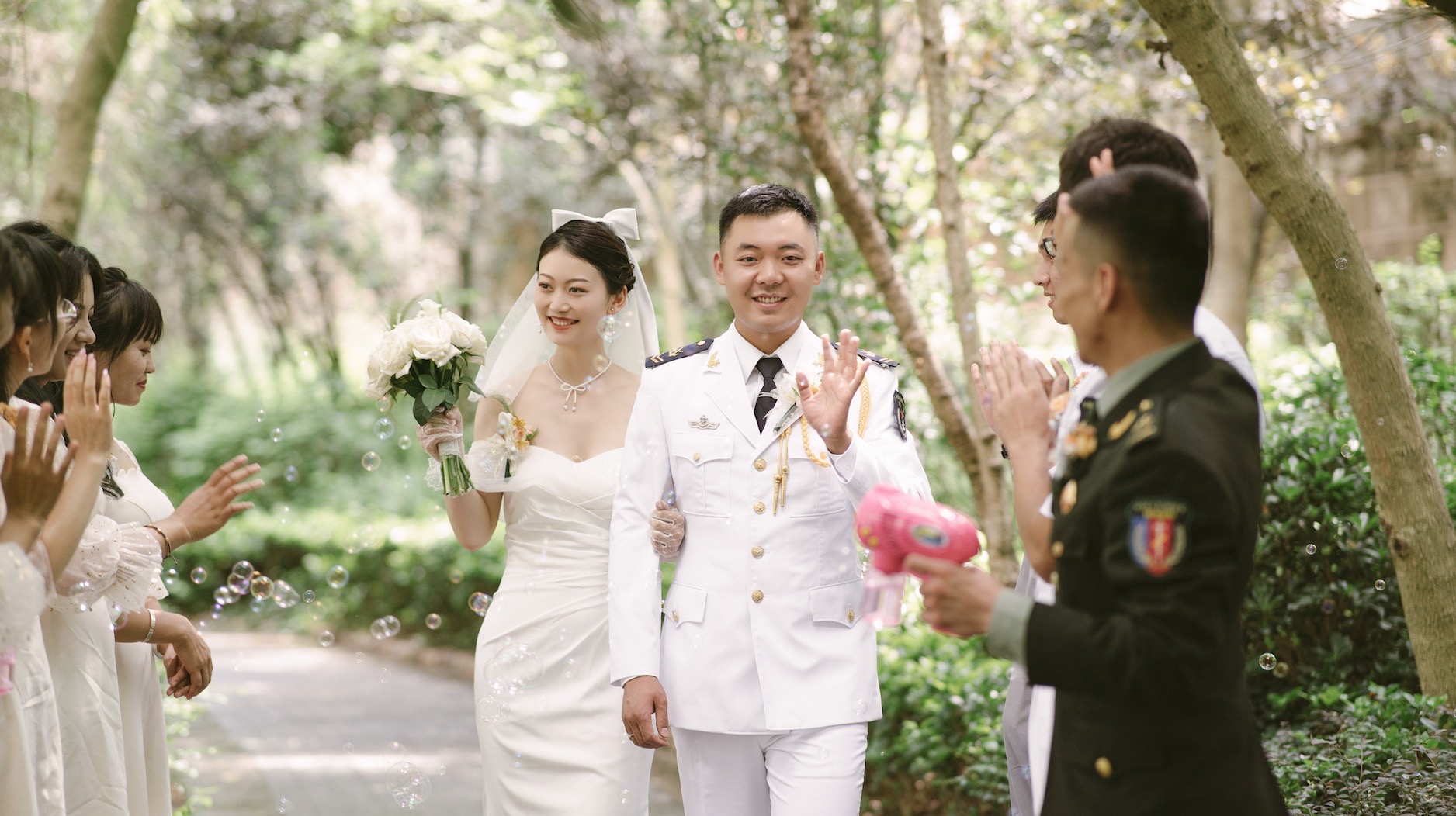 当“公安蓝”遇上“海军蓝”（开屏新闻记者 马楠 通讯员 王菲 杨济宇 摄）