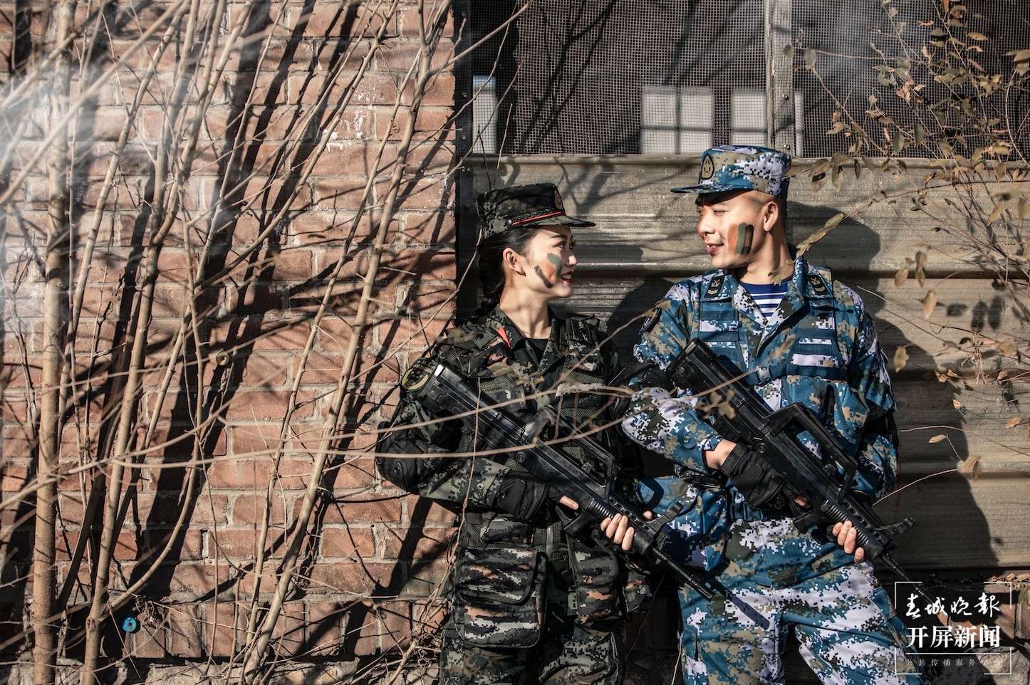 当“公安蓝”遇上“海军蓝”（开屏新闻记者 马楠 通讯员 王菲 杨济宇 摄）