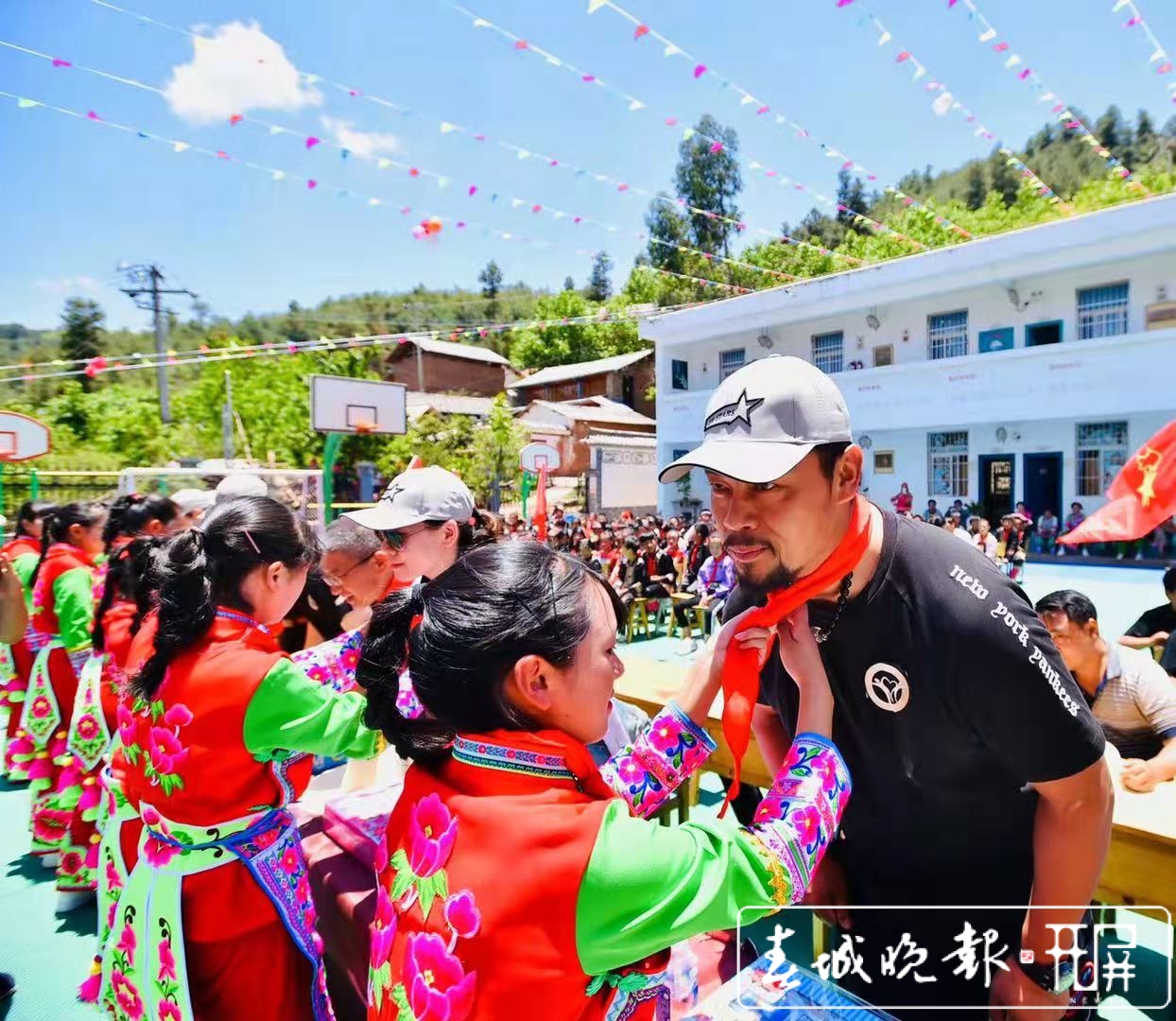 晋松：演绎率性鲁智深的他也充满“铁汉柔情”
