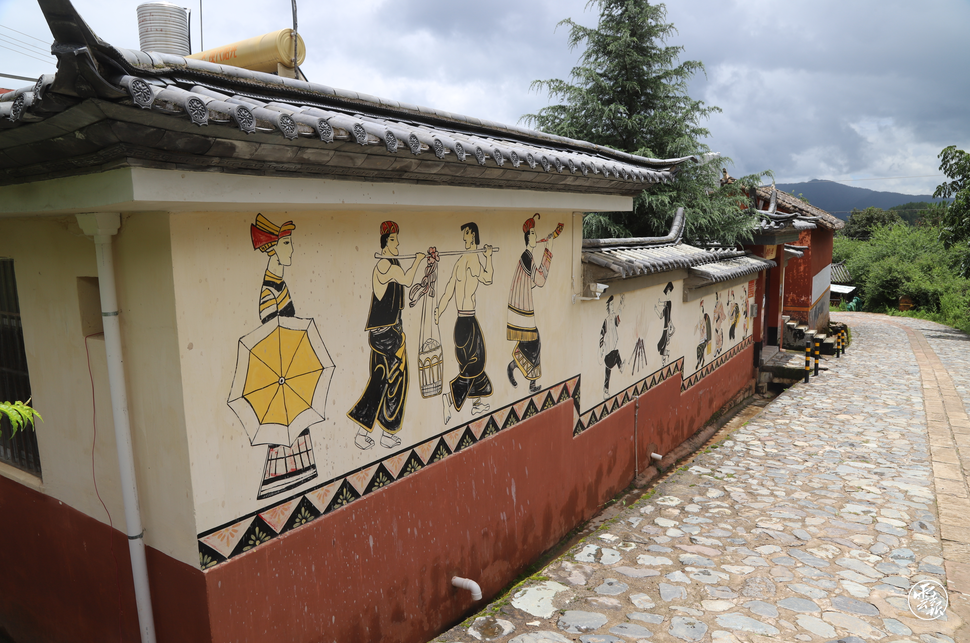 云南统战这十年丨剑川县大佛殿村：彝家山寨日子越过越红火