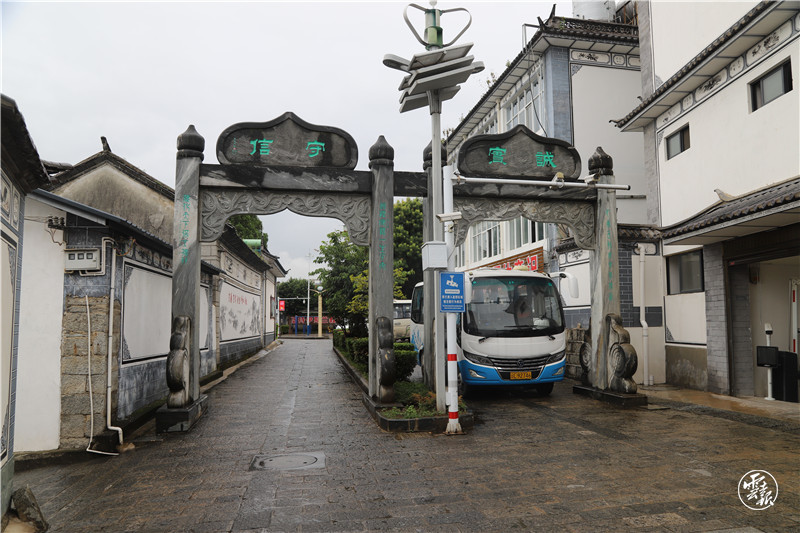 大理市南五里桥村 团结花开 别样红.jpg