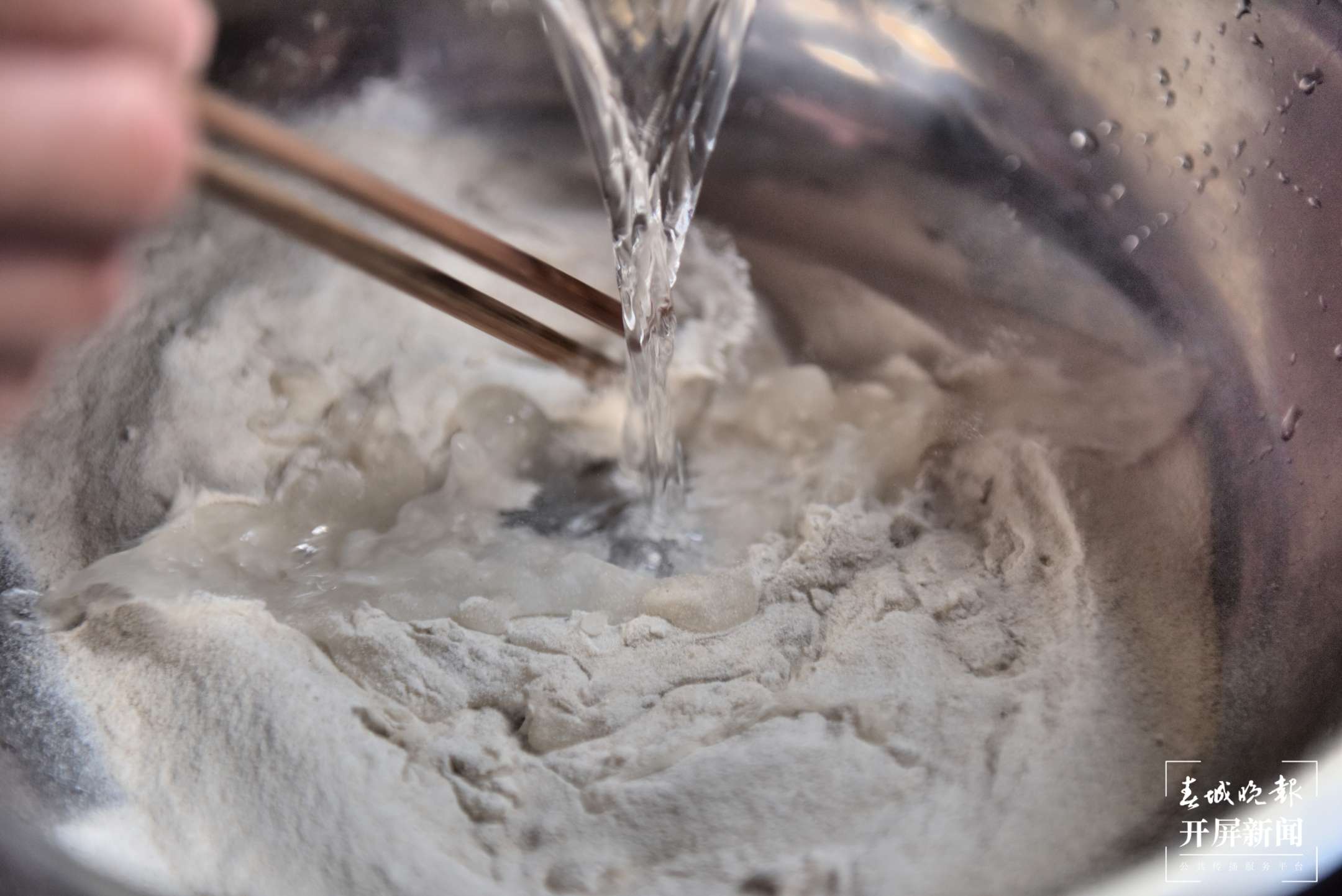 保山昌宁：天堂山心叶百合“粉”出好生活（崔敏 通讯员 吴再忠  陈雯琪 摄）