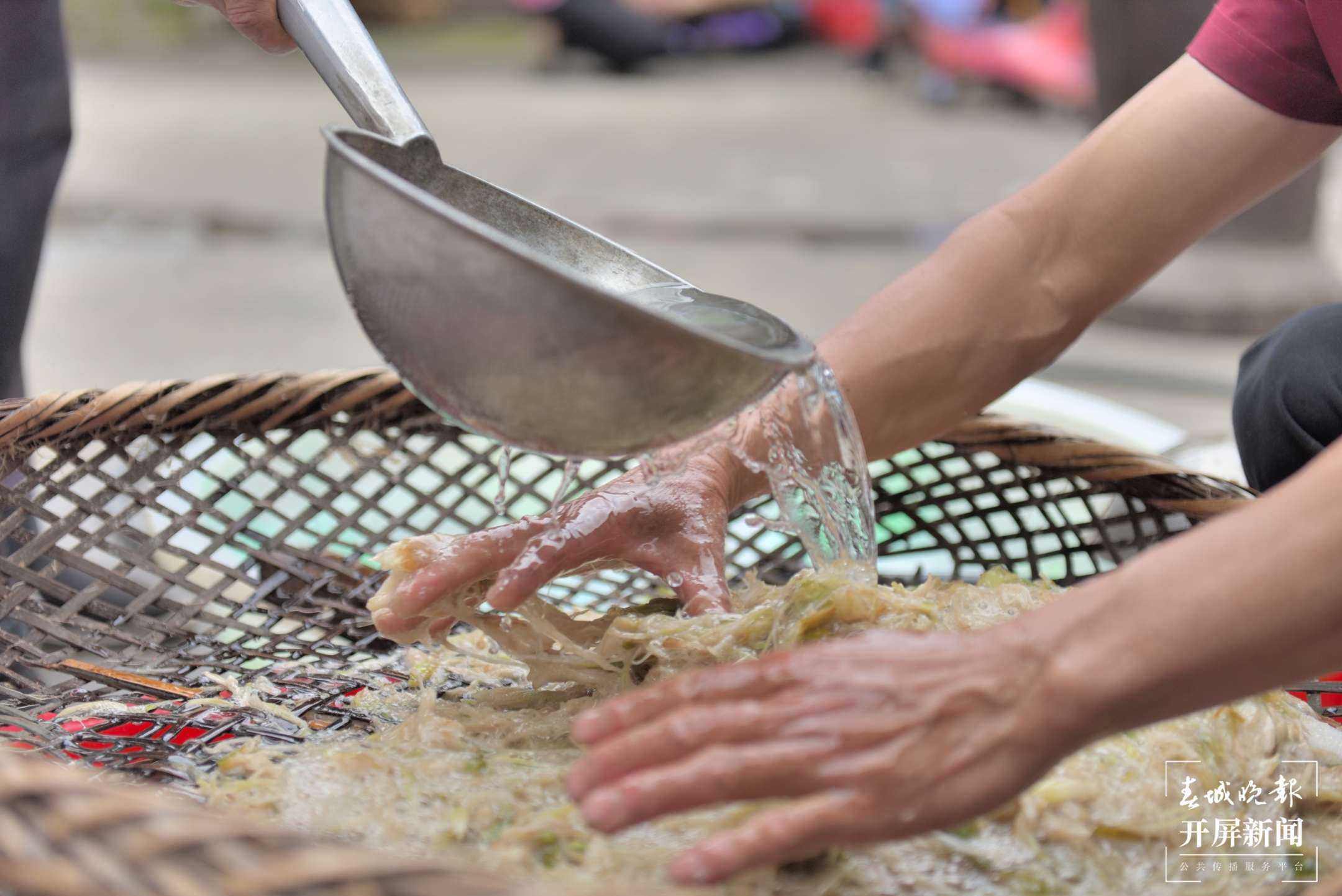 保山昌宁：天堂山心叶百合“粉”出好生活（崔敏 通讯员 吴再忠  陈雯琪 摄）