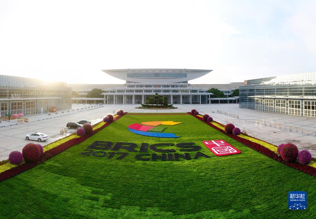 领航中国丨服务民族复兴 促进人类进步——党的十八大以来中国特色大国外交全方位开展