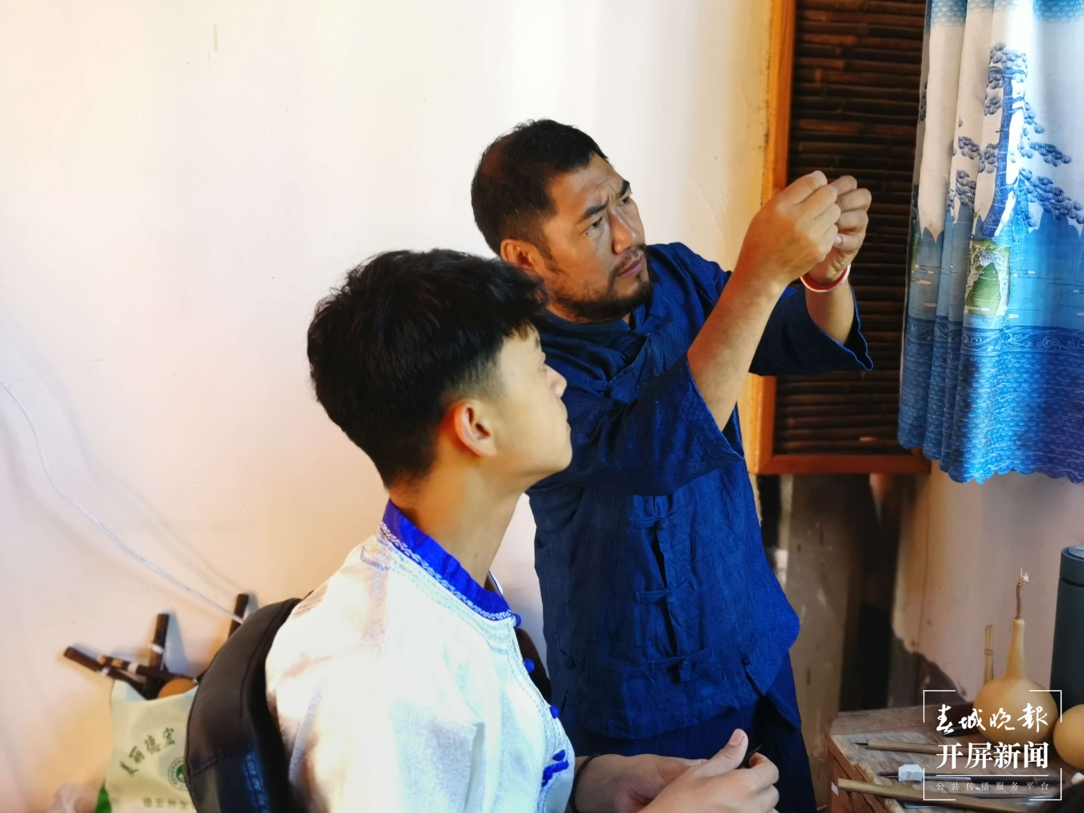 德宏民族团结月40年 | “葫芦丝之乡”吹响民族团结音