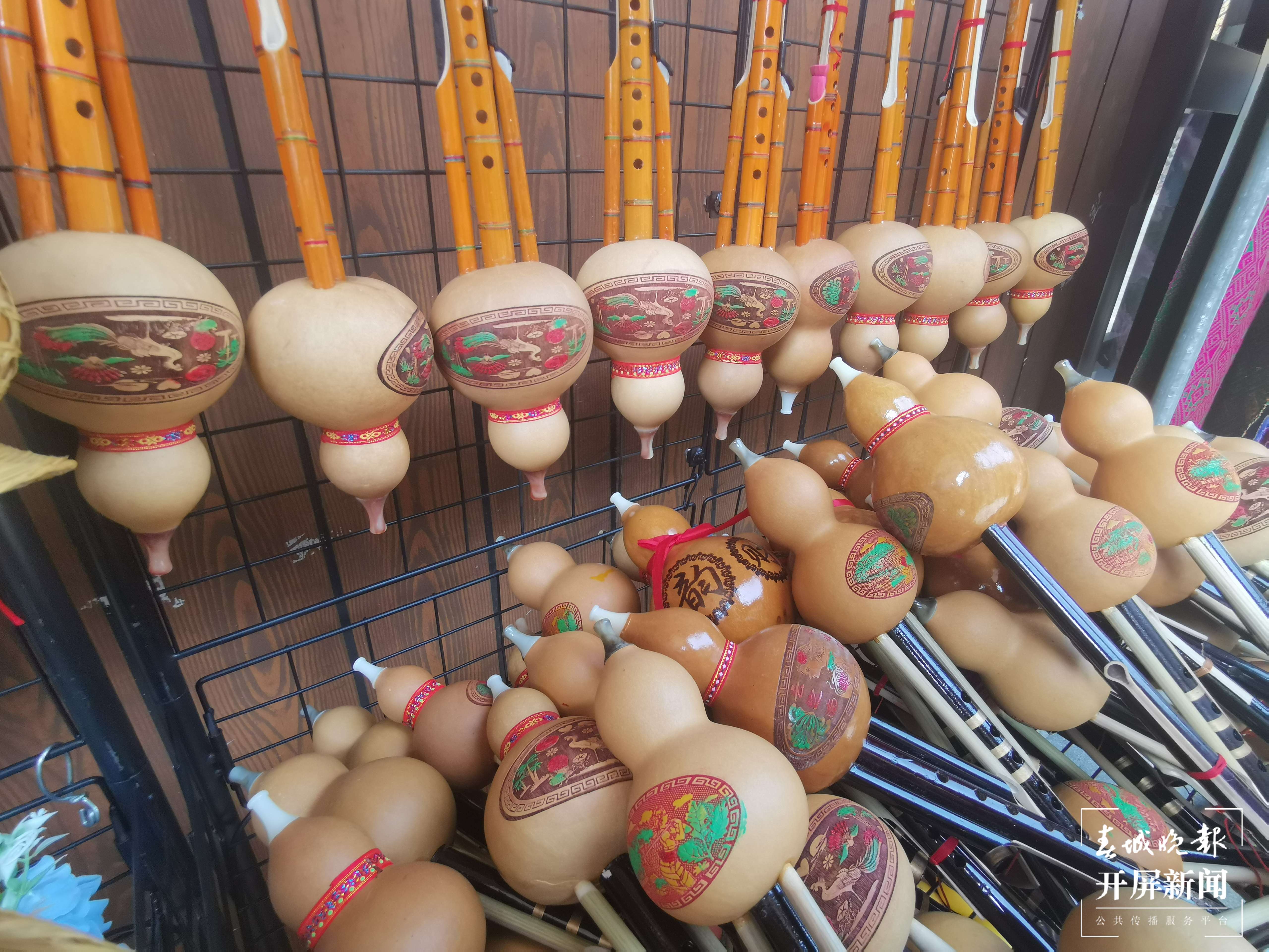 德宏民族团结月40年 | “葫芦丝之乡”吹响民族团结音