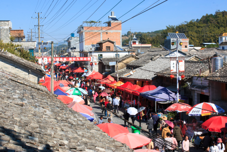 德宏民族团结月40年 | 梁河九保阿昌族乡：守望相助流传久 边陲古镇展新颜