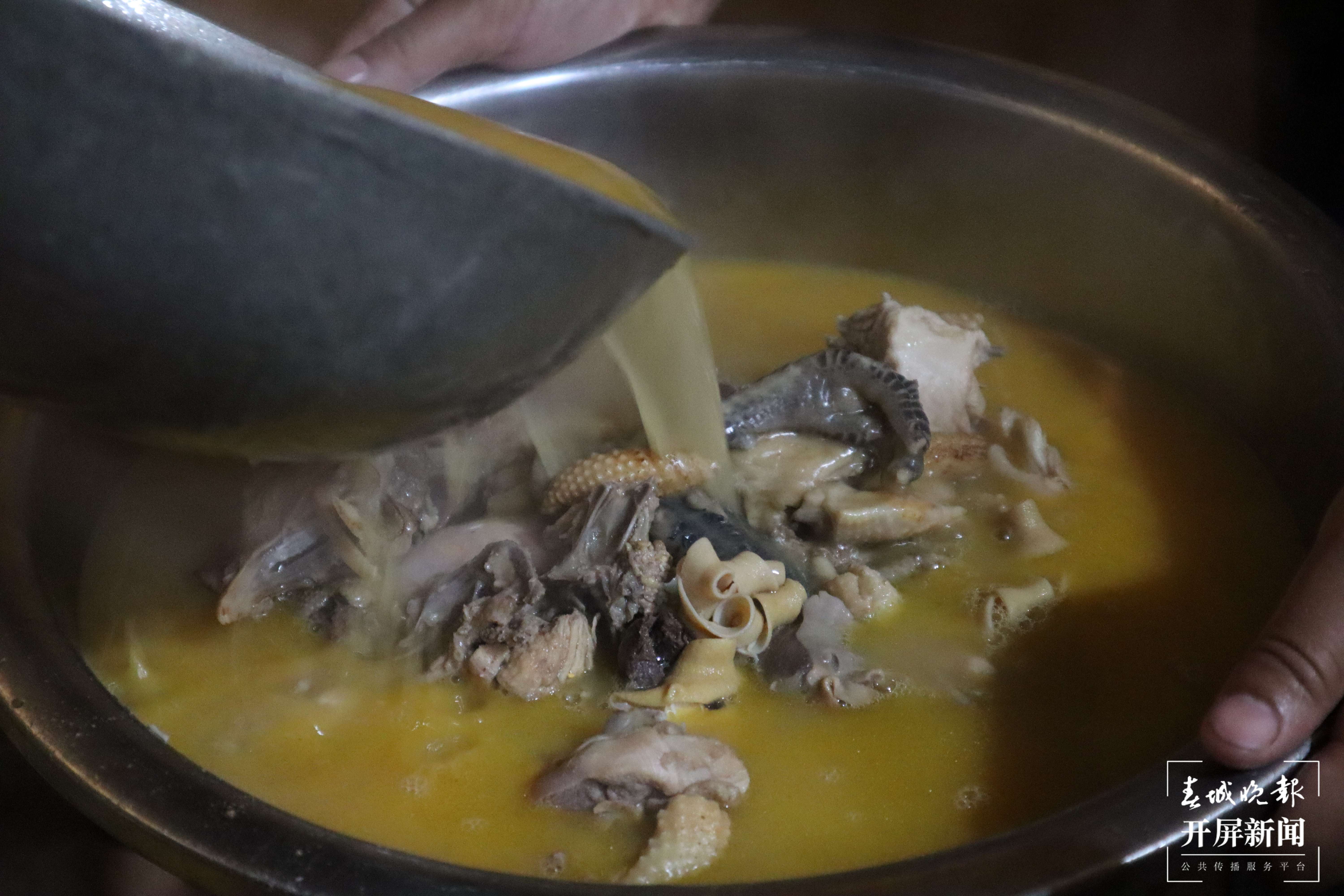 【怒江草果正红火】探味草果｜福贡马吉米：果红鸡肉香