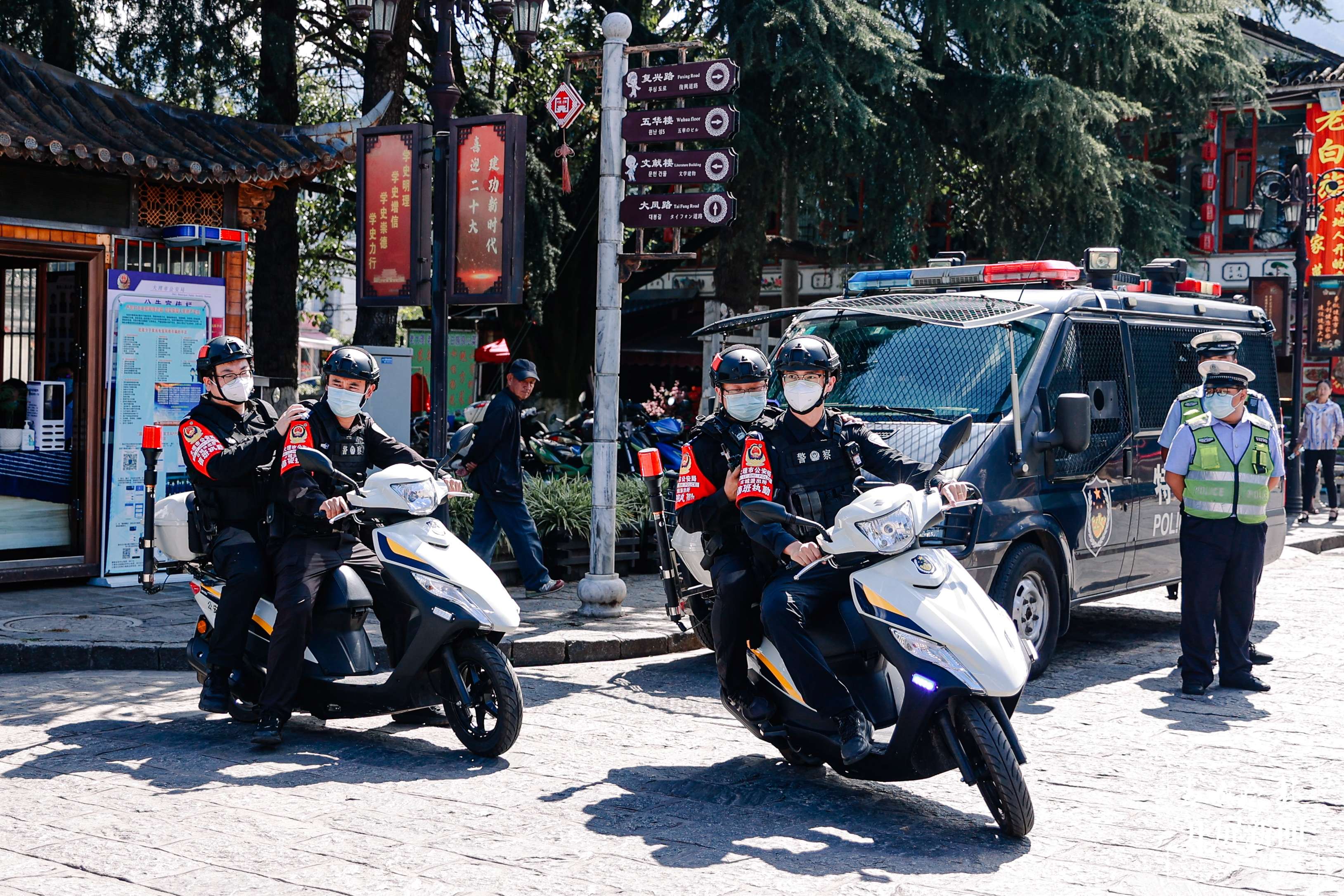 大理古城派出所：“旅游警务”护乡愁（摄影记者 周柯妤 王宇衡 供图 胡妤雅）