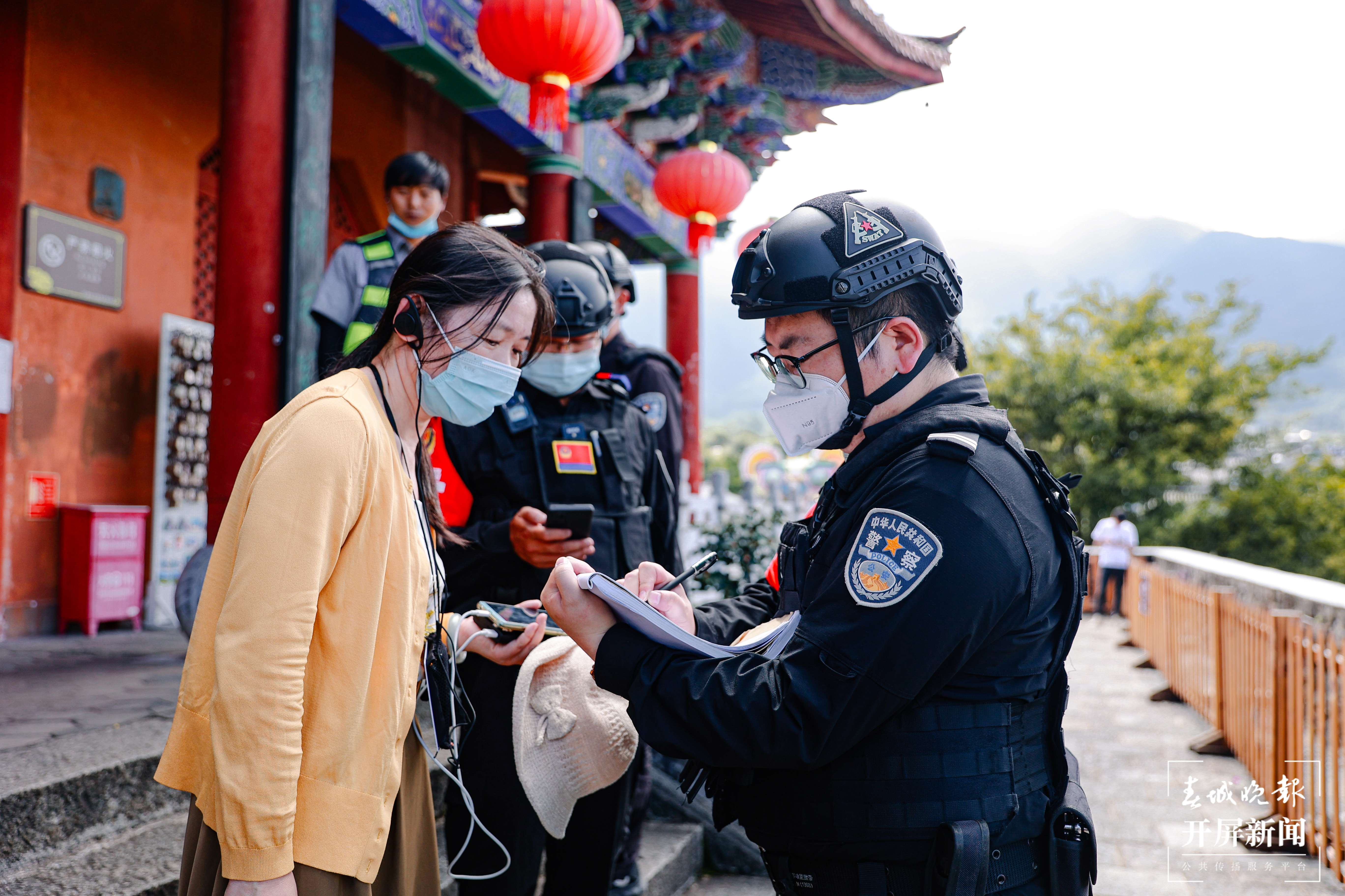 大理古城派出所：“旅游警务”护乡愁（摄影记者 周柯妤 王宇衡 供图 胡妤雅）