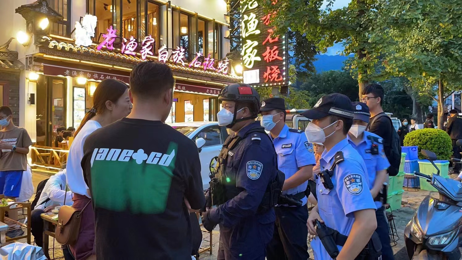 大理古城派出所：“旅游警务”护乡愁（摄影记者 周柯妤 王宇衡 供图 胡妤雅）