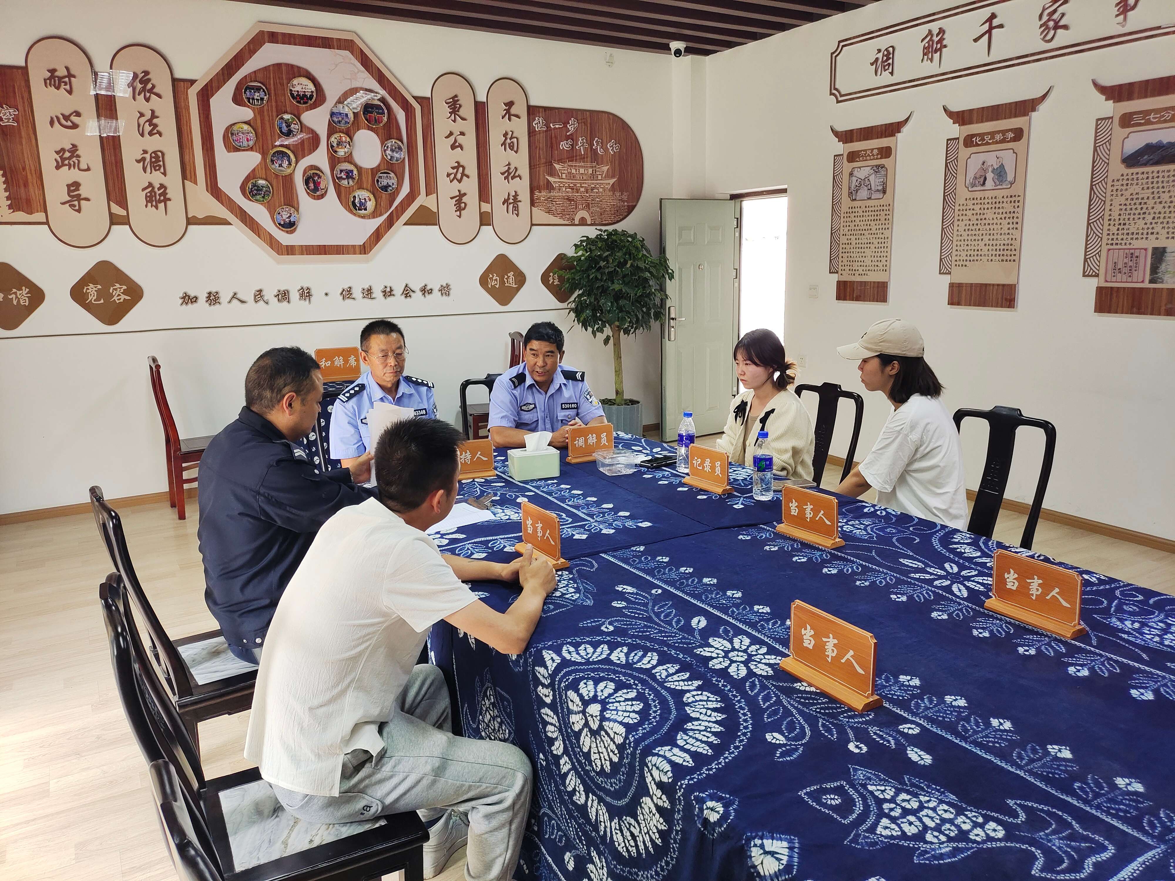 大理古城派出所：“旅游警务”护乡愁（摄影记者 周柯妤 王宇衡 供图 胡妤雅）