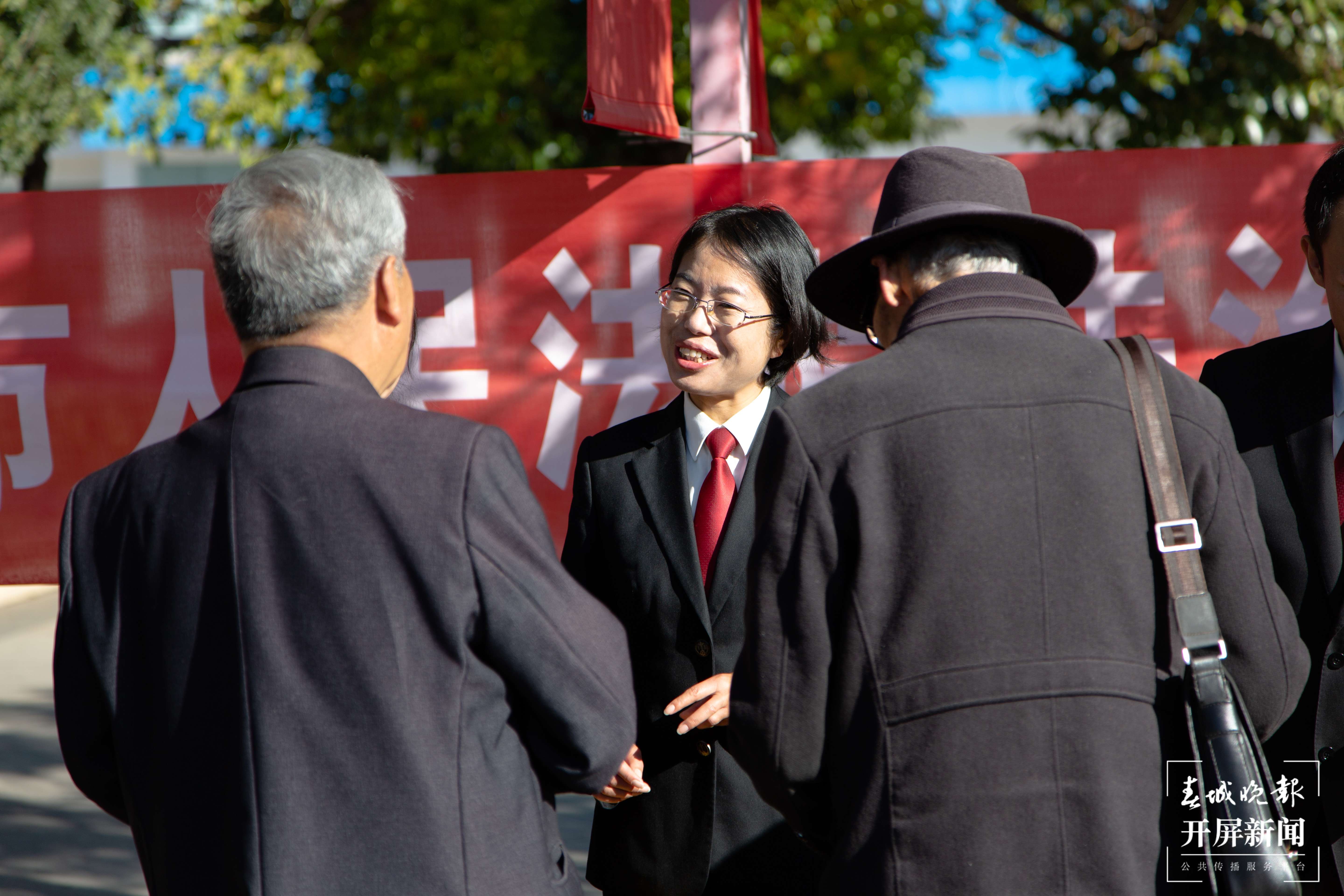 段莉萍：一手托着法律，一手托着正义