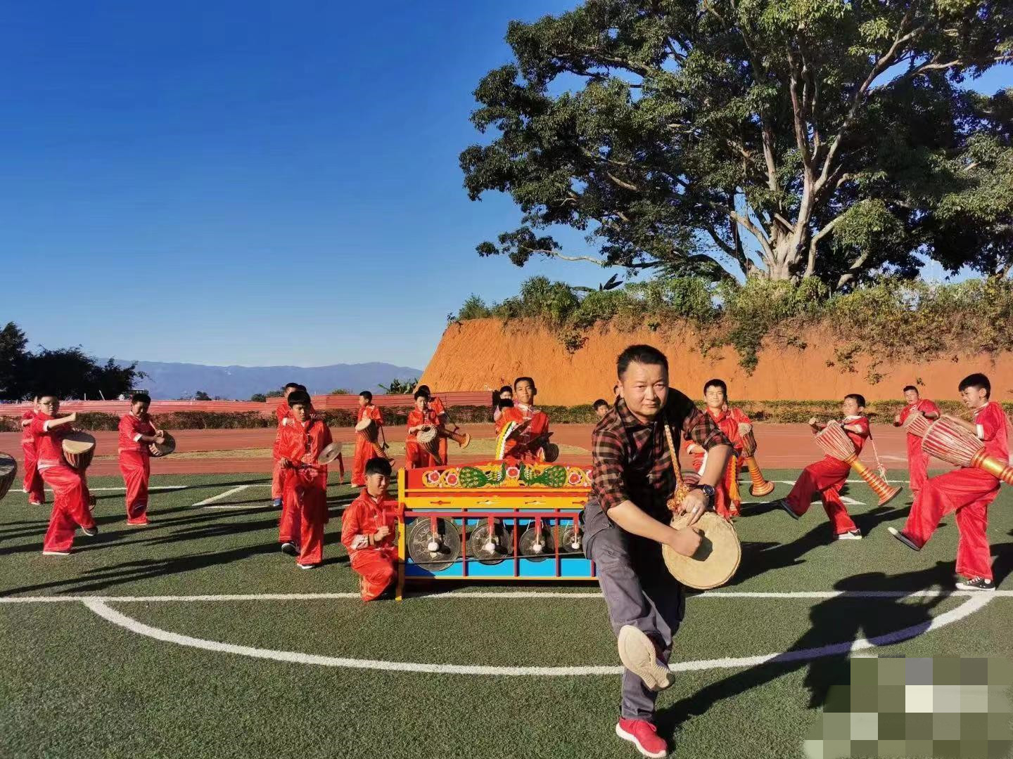 德宏民族团结月40年 | 陇川县民族小学:各族学生携手在知识和文化的海洋里遨游