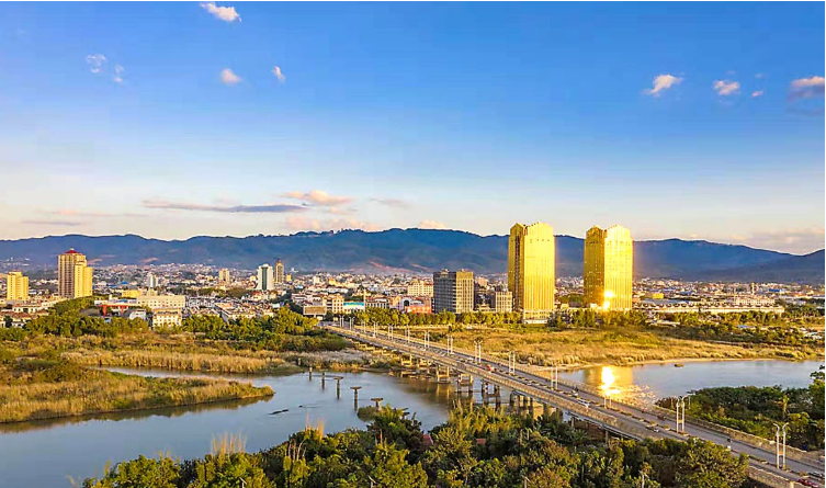 瑞丽：各族人民手牵手 齐心筑牢疫情防控的铜墙铁壁2.png