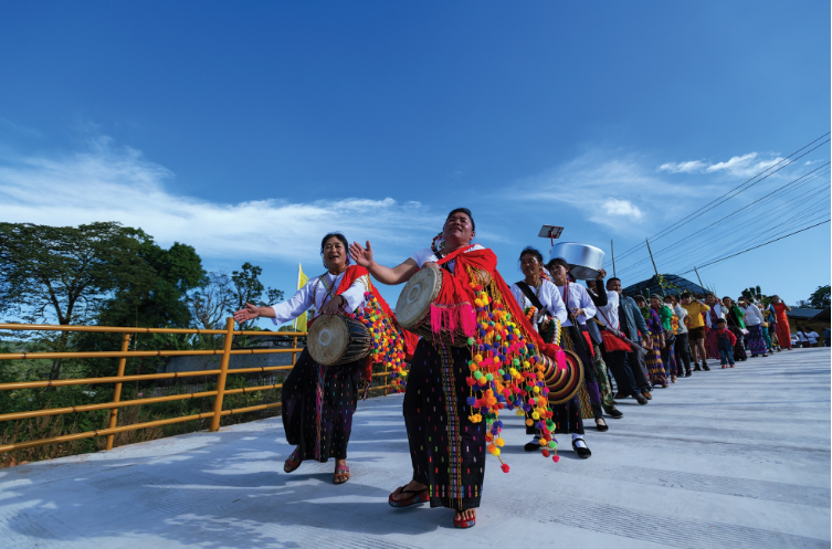 瑞丽：各族人民手牵手 齐心筑牢疫情防控的铜墙铁壁4.png