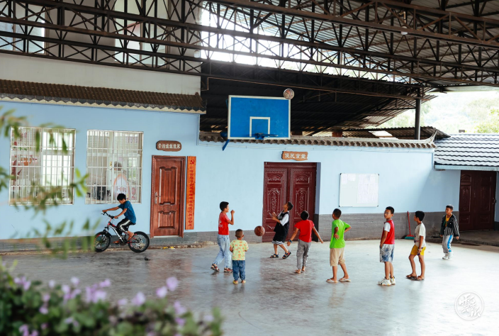 “微网格”“微治理”“微服务”“微积分”“微讲堂”“微庭院”—— 临沧忙岗：“六微”模式创建美好家园11.png