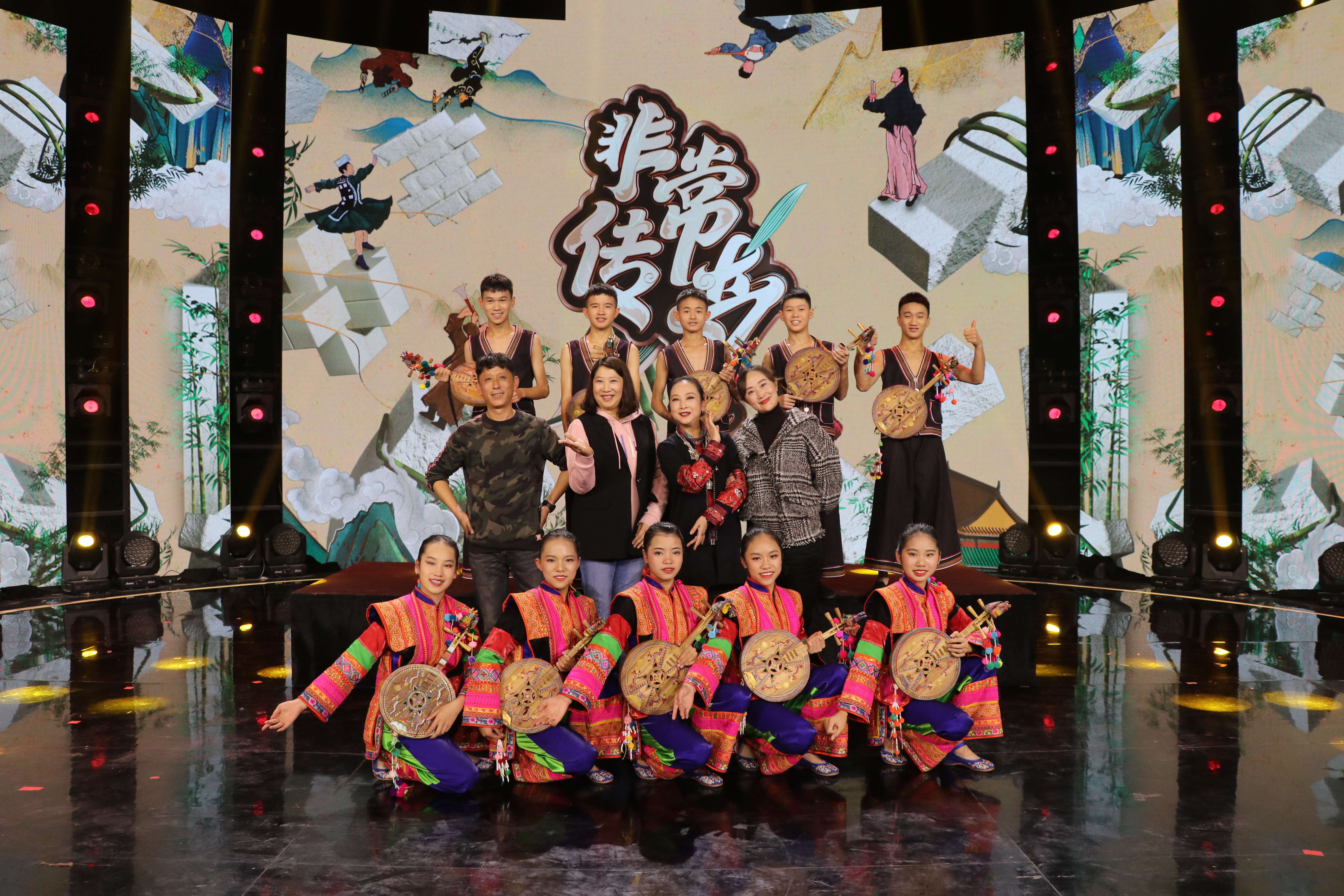 “彩云们”到央视参加演出 受访者供图.jpg