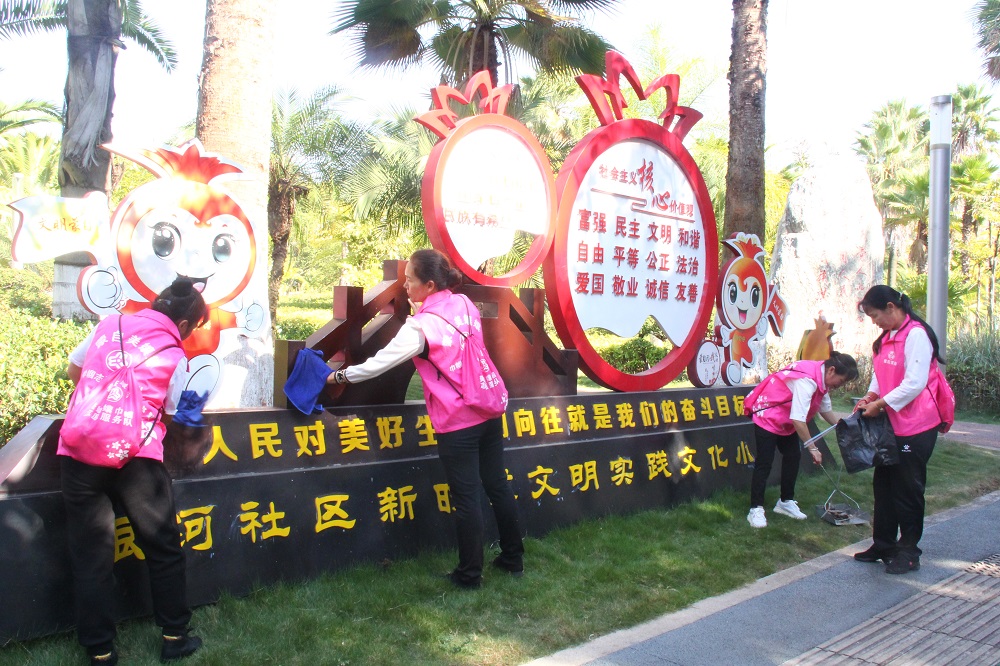 文明蒙自 善美之城|红马甲映“银发” “美嬢嬢”显担当