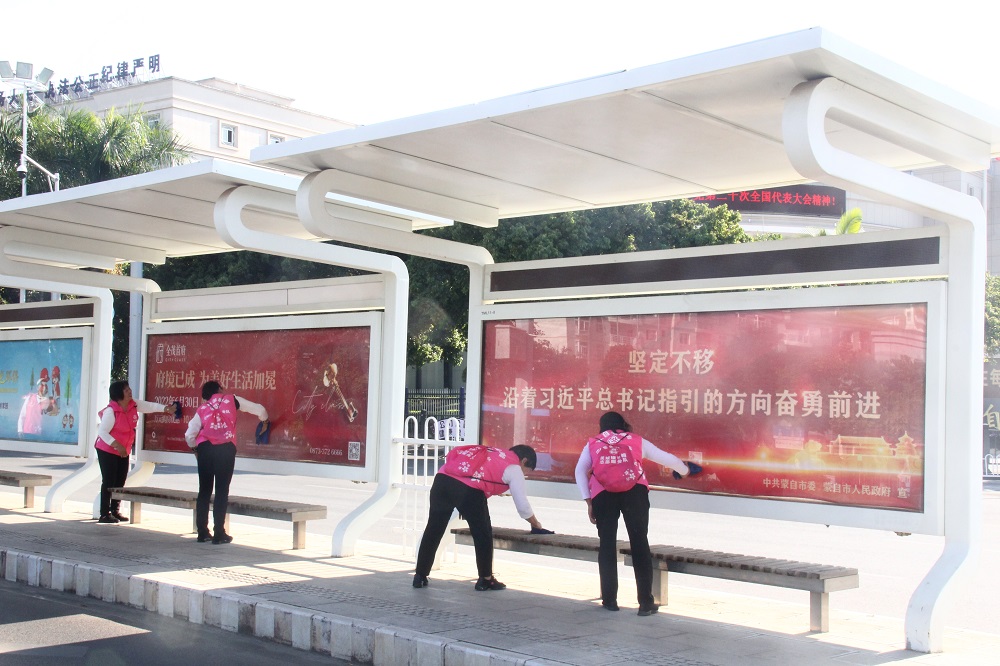 文明蒙自 善美之城|红马甲映“银发” “美嬢嬢”显担当