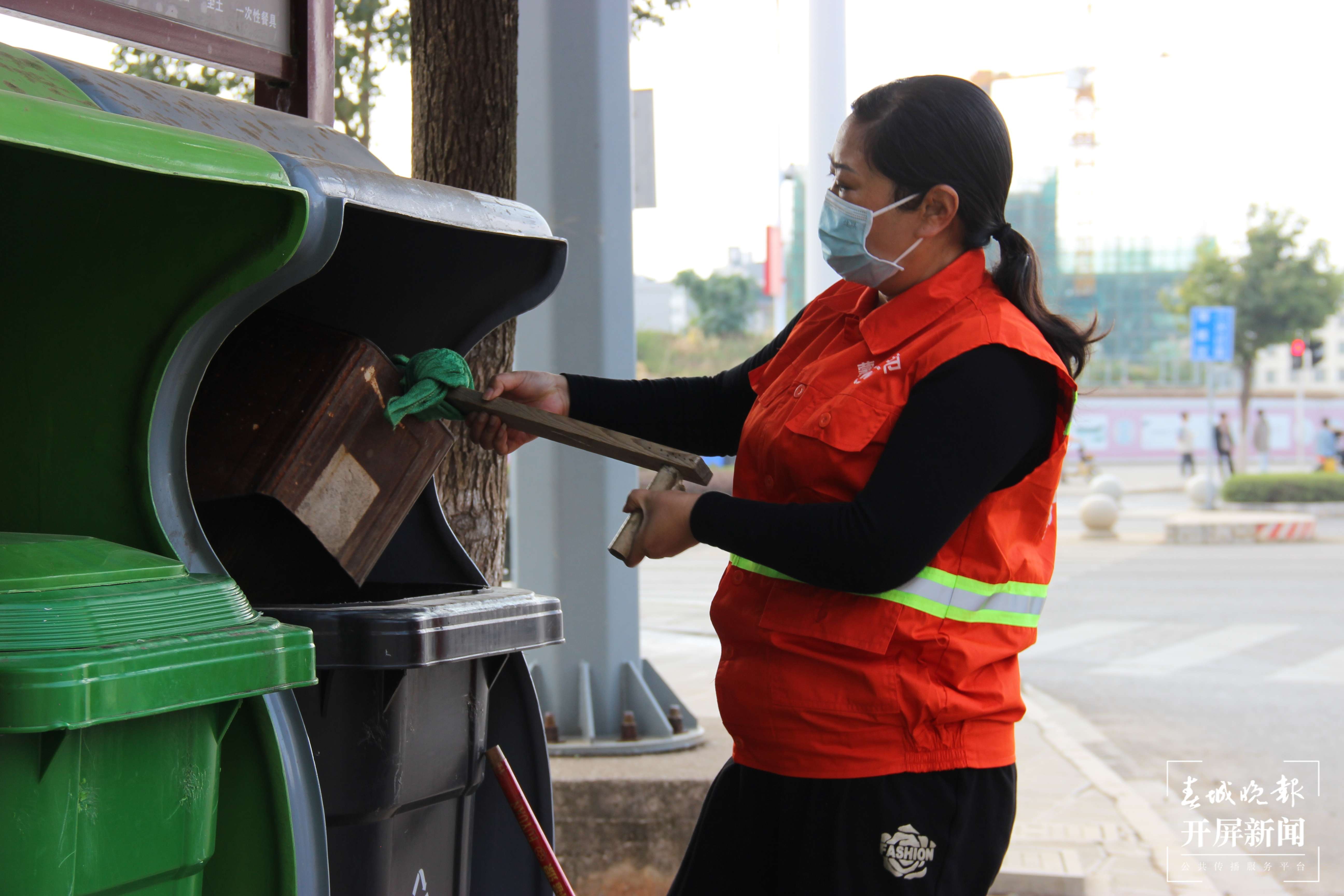 江林霞：城市美容师扫出城市文明2.jpg