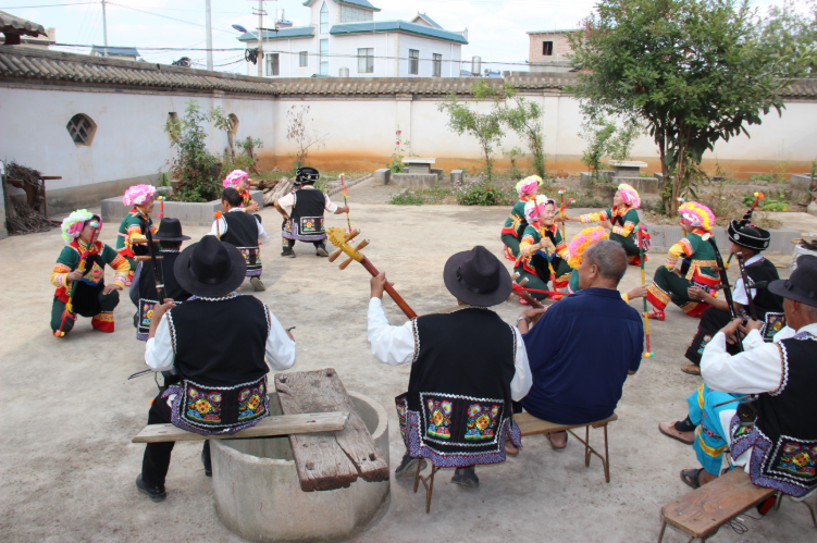 彝族花灯：唱出民族艺术 舞出幸福生活4.png