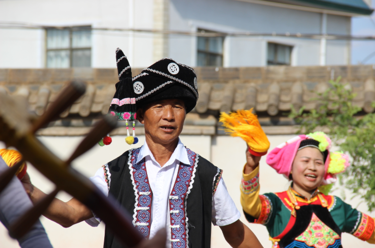 彝族花灯：唱出民族艺术 舞出幸福生活5.png