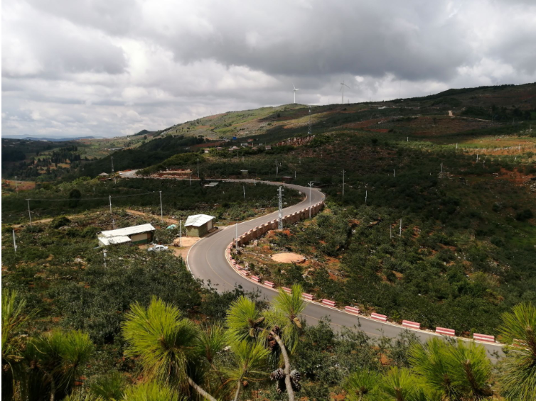 蒙自：建好农村公路 推动城乡一体化1.png