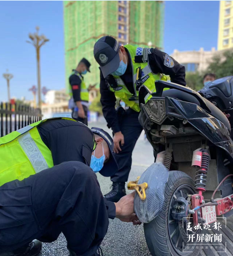 蒙自交警：劝导整治并重 共创共建和谐文明城市2.png