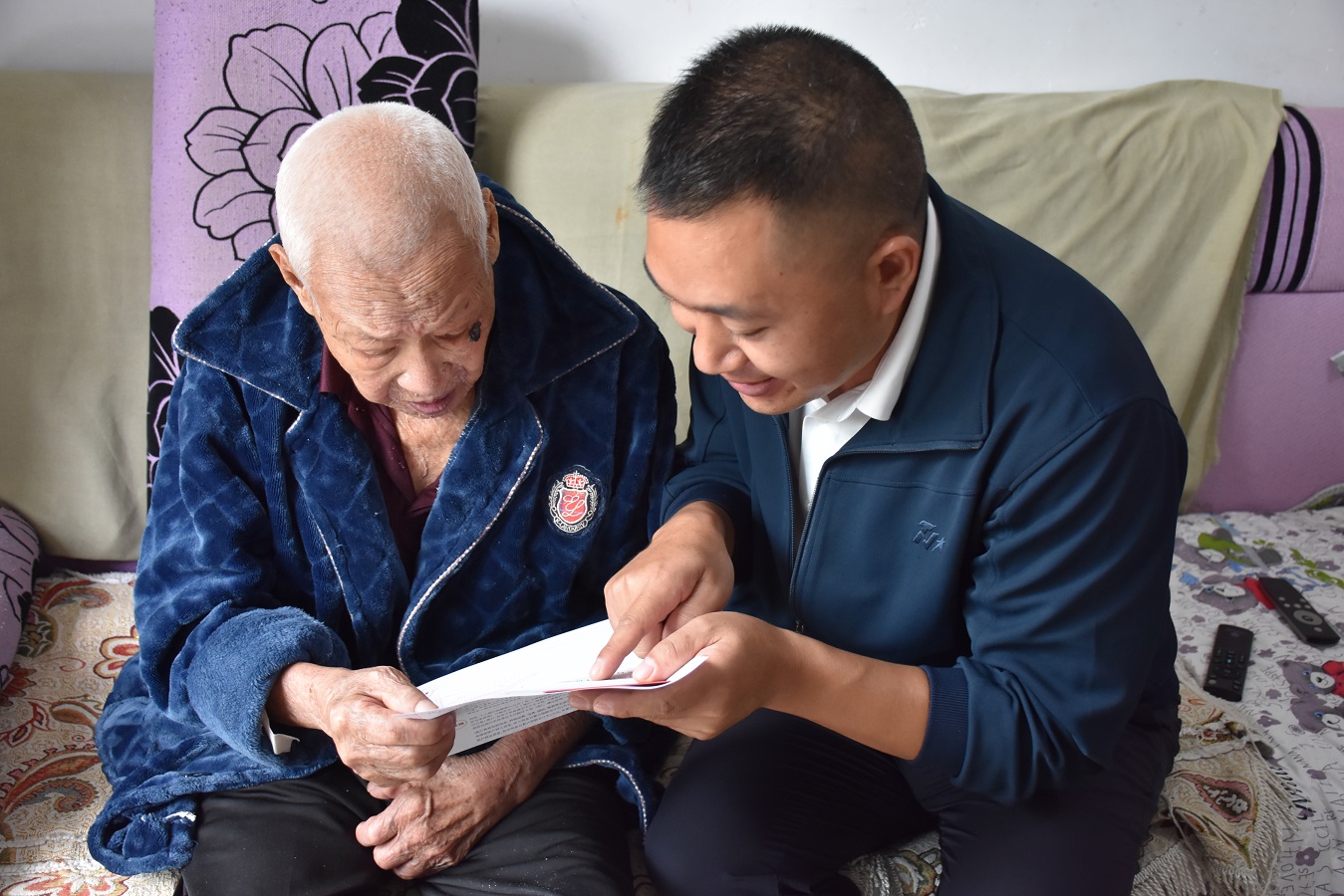 文明开远绽芳华｜开远：上门激活优待证 便民服务暖人心