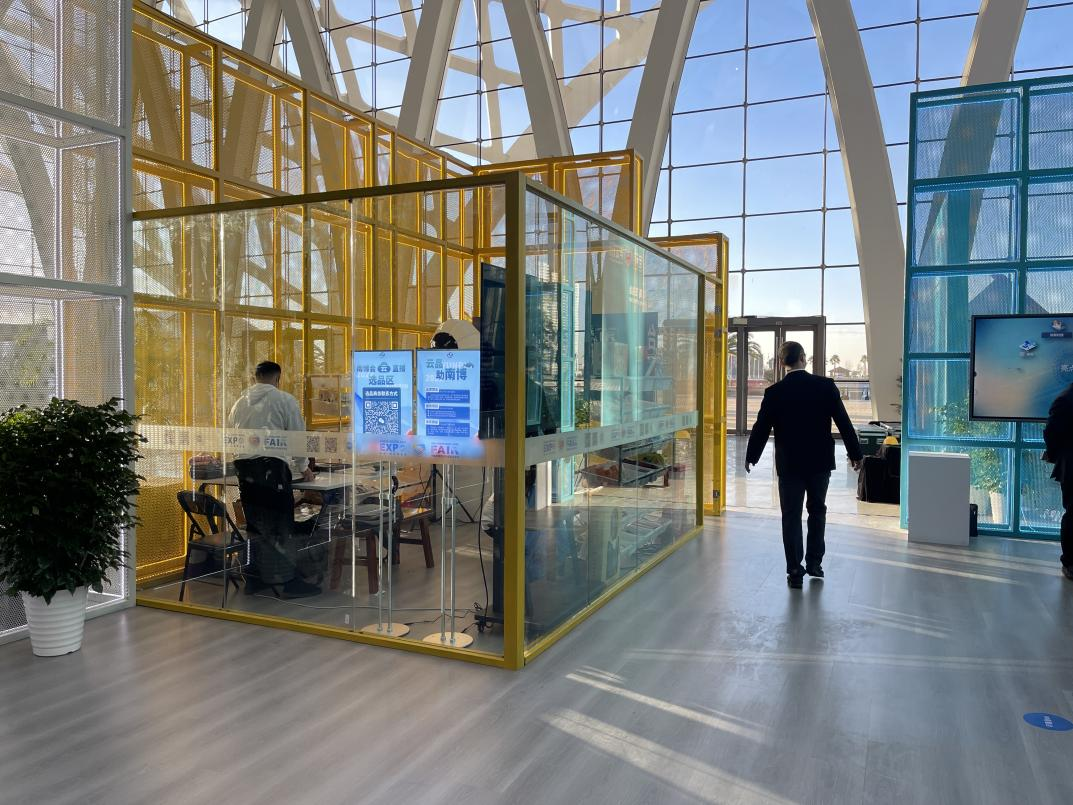 云品出滇携手知名主播“曲靖老村长”