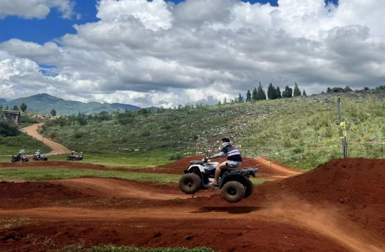 文明开远绽芳华  | “玩在羊街”新业态——骑上摩托，我们在山路上尽情驰骋