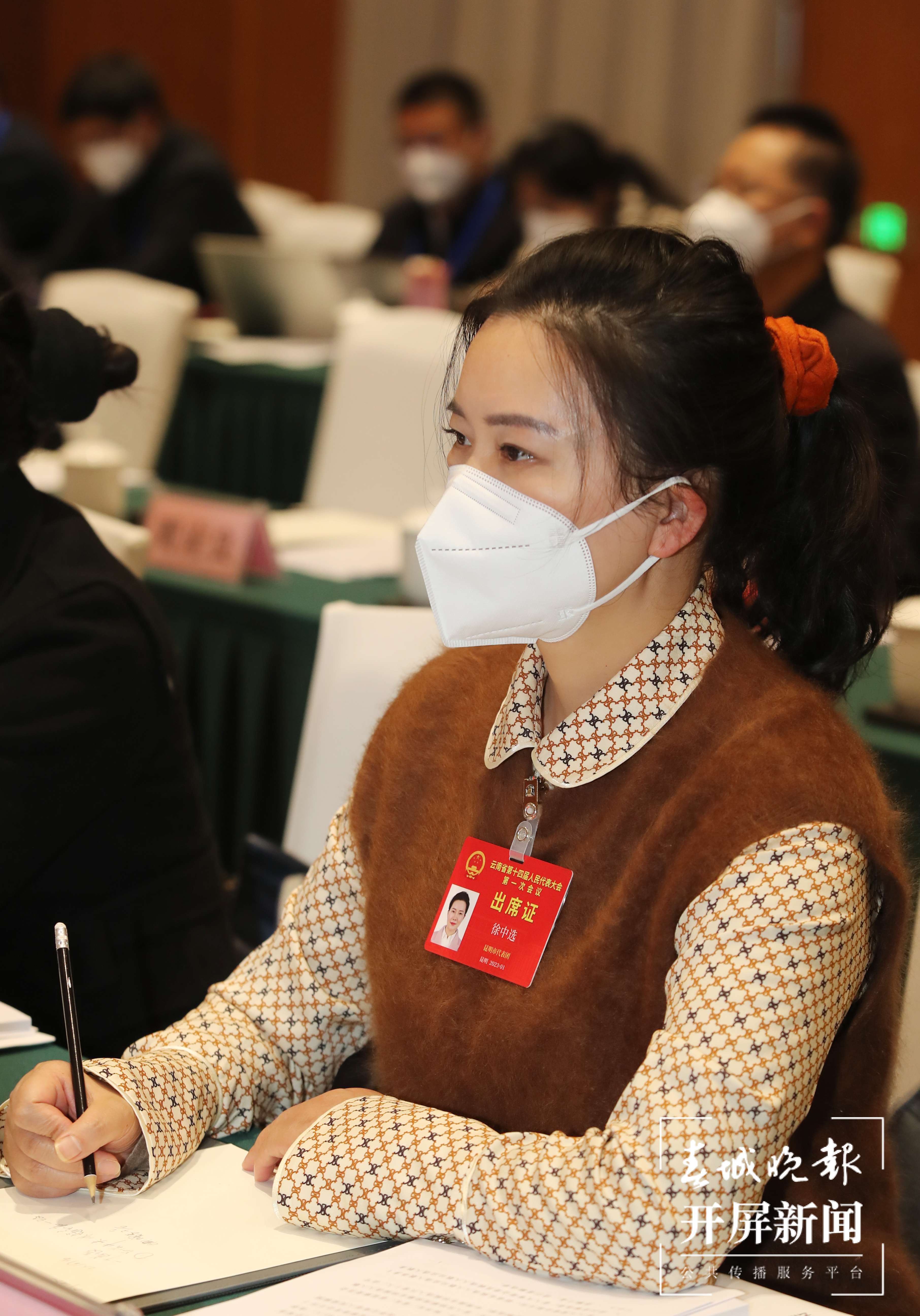 【2023云南省两会】云南如何抢抓风口,实现高质量发展?(开屏新闻记者 摄)