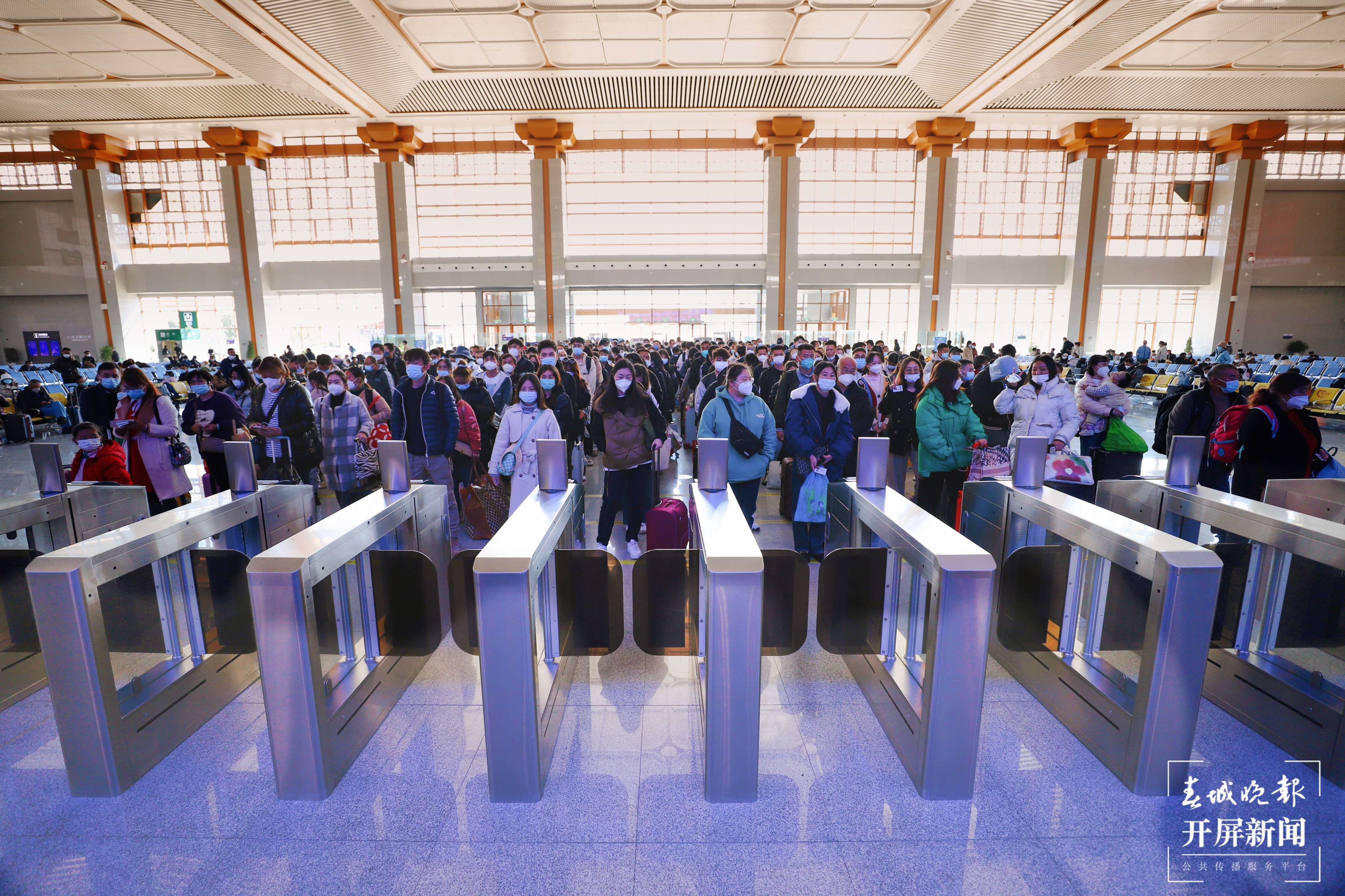 大瑞铁路大保段迎来首个春运，客货两旺 春城晚报—开屏新闻记者 孙江荭 通讯员 杨紫轩 吴翔 朱万祥 摄影报道