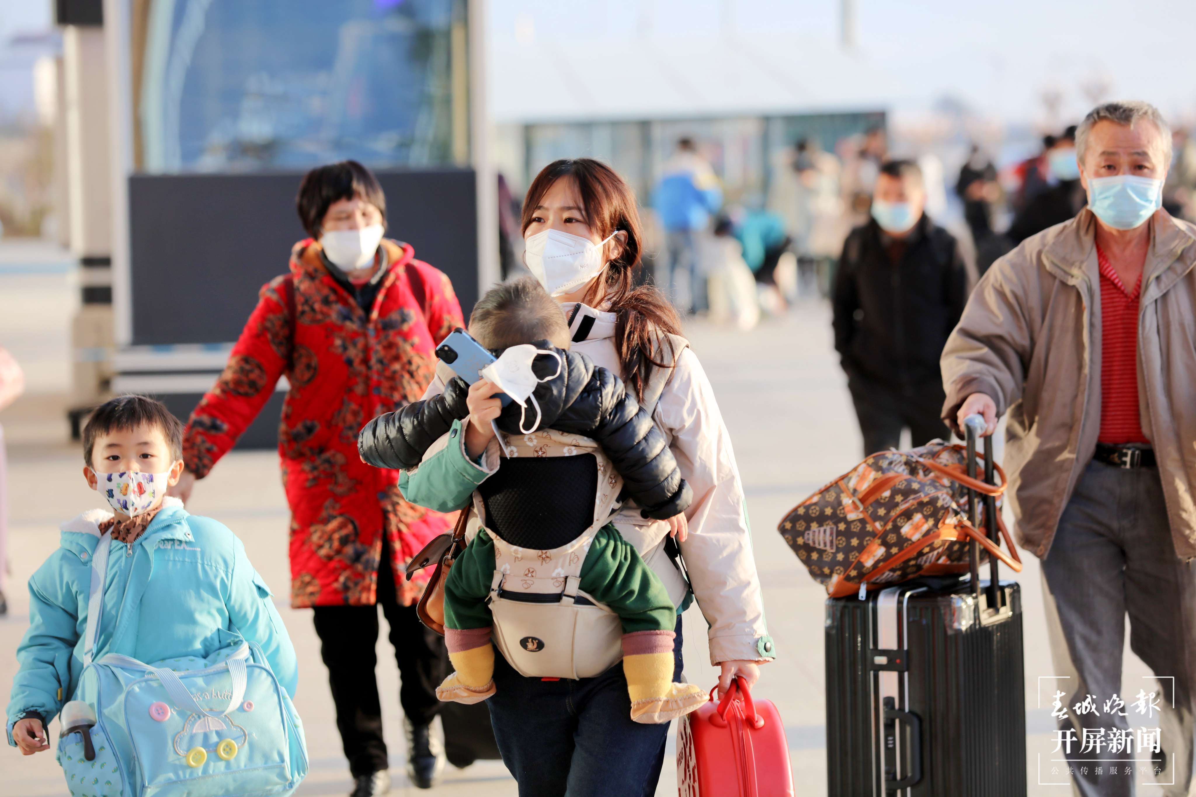 大瑞铁路大保段迎来首个春运，客货两旺 春城晚报—开屏新闻记者 孙江荭 通讯员 杨紫轩 吴翔 朱万祥 摄影报道