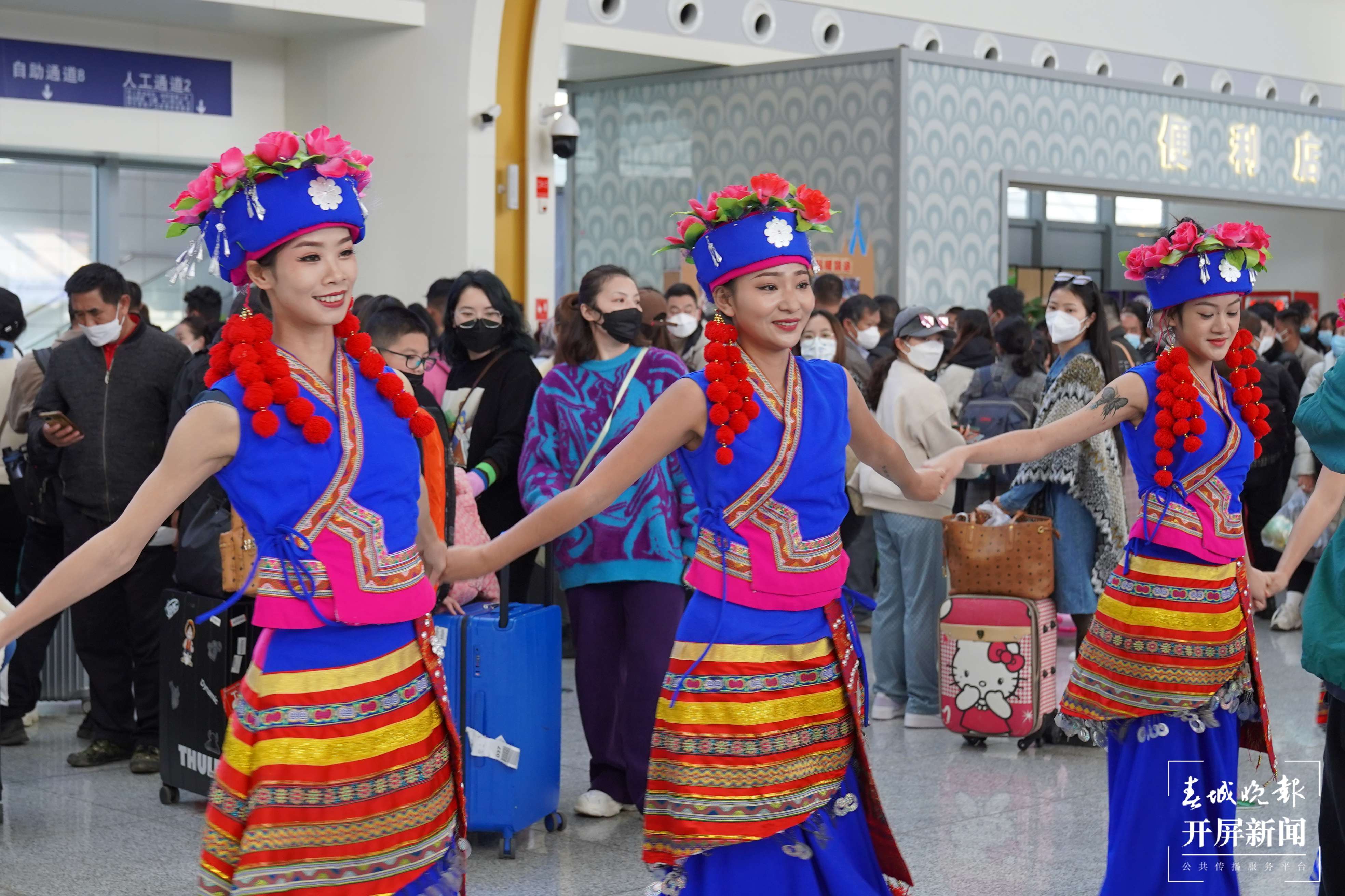 云南铁路迎春运客流高峰 西双版纳避寒游成热门 春城晚报—开屏新闻记者 孙江荭 通讯员 邓瑜 张中卓 梁颖 摄影报道