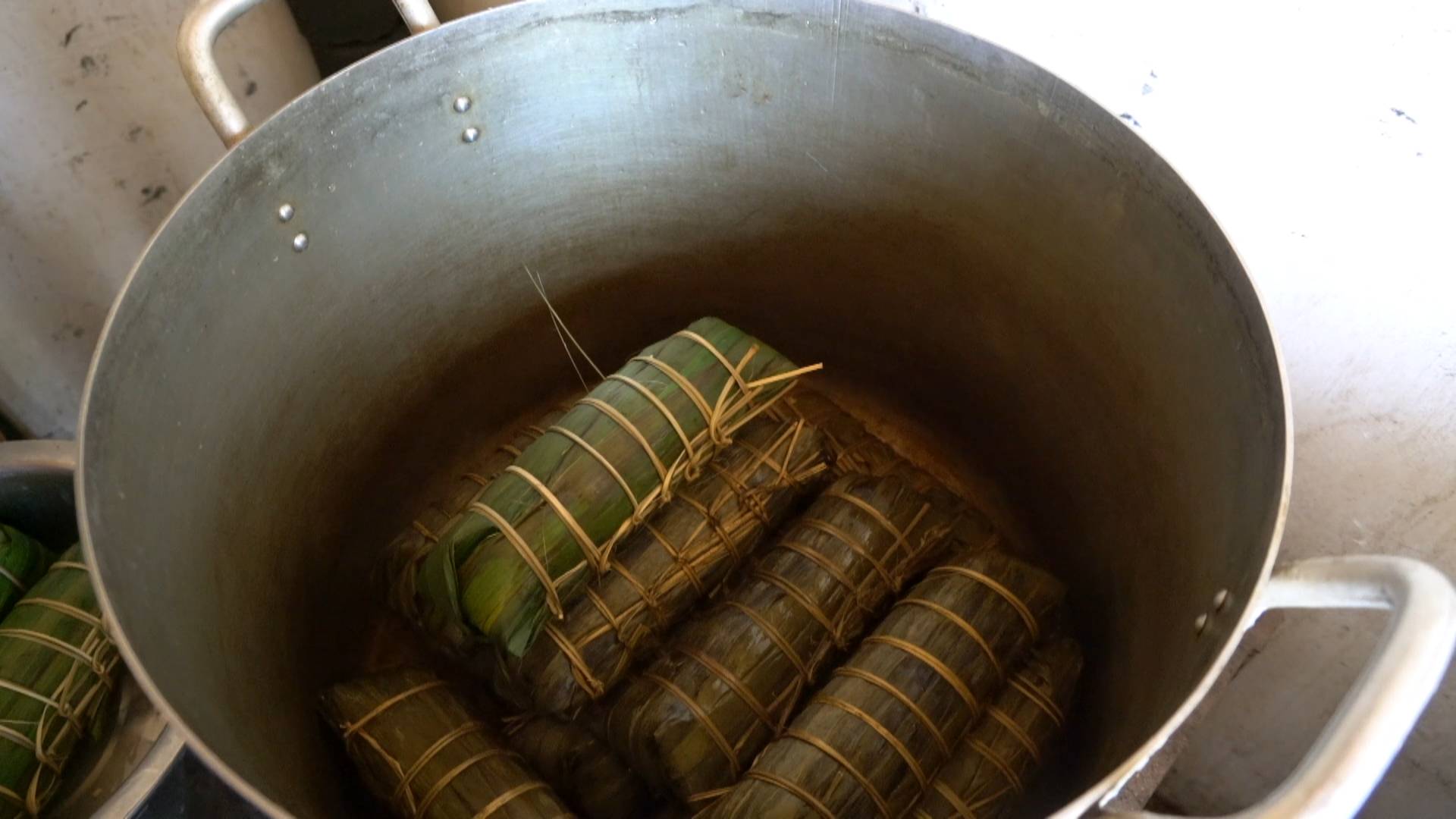 （昆滇传内容）【2023，回家过年】归国侨胞的春节年俗有别样“洋气”（有视频） (13).JPG