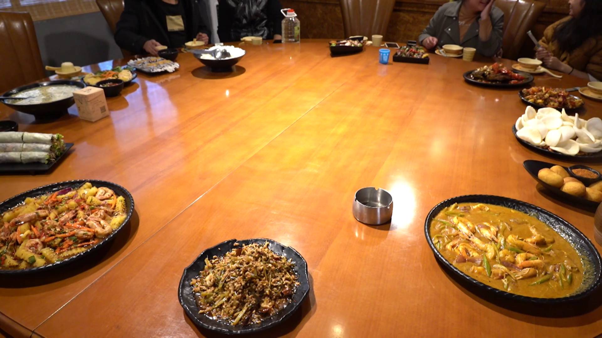 （昆滇传内容）【2023，回家过年】归国侨胞的春节年俗有别样“洋气”（有视频） (18).JPG