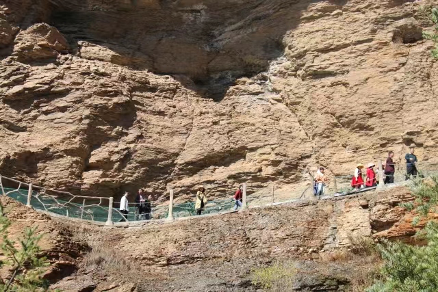 大年初一,曲靖马龙区香炉山景区人气旺(蒋琼波 摄)