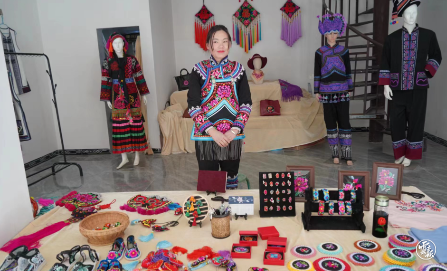 文化产业园让彝绣走入寻常百姓家1.png