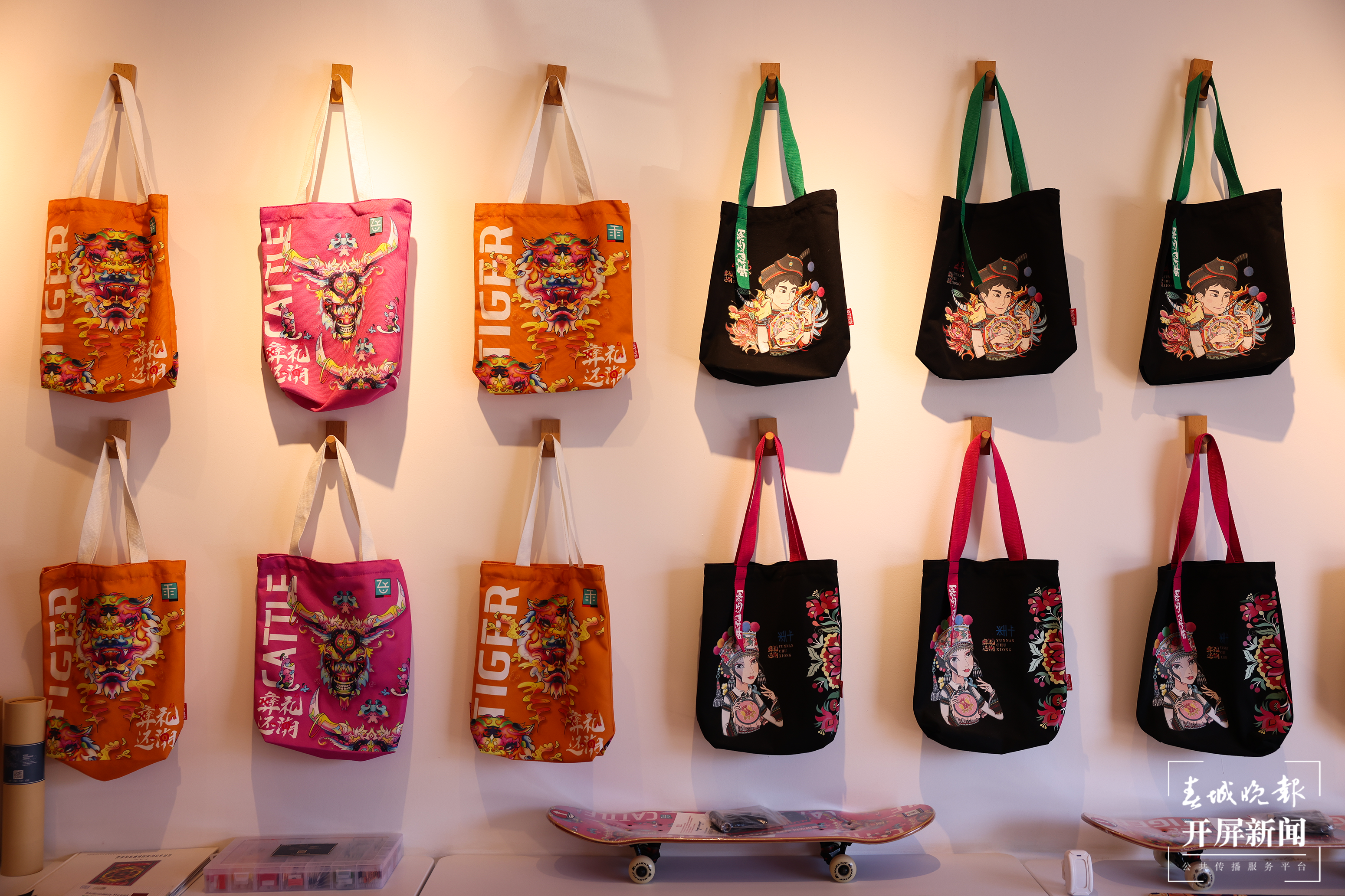 梦回千年 牵手时尚 “绣美”楚雄｜牟定：老彝绣里绽“新花”