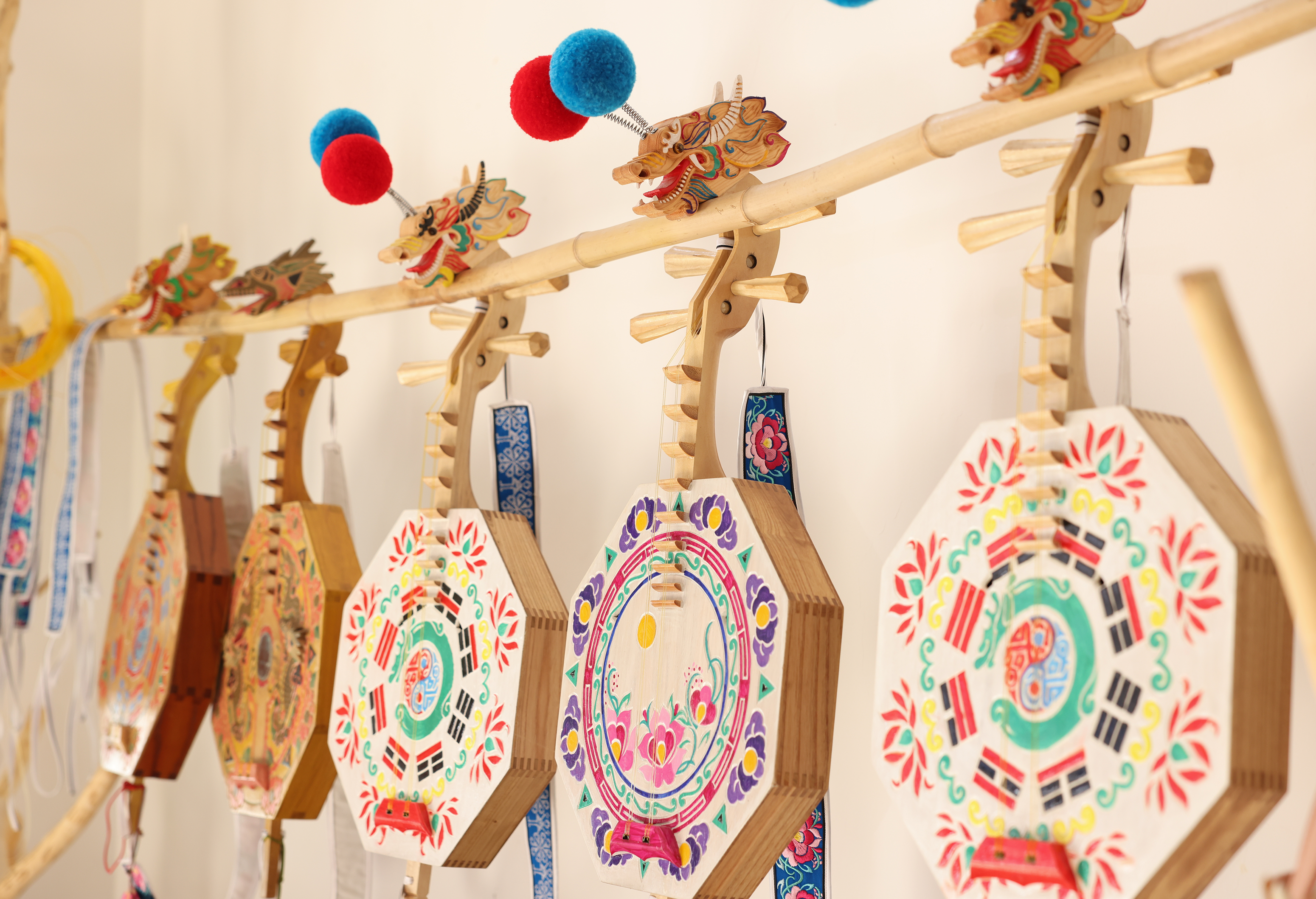 梦回千年 牵手时尚 “绣美”楚雄｜牟定：老彝绣里绽“新花”