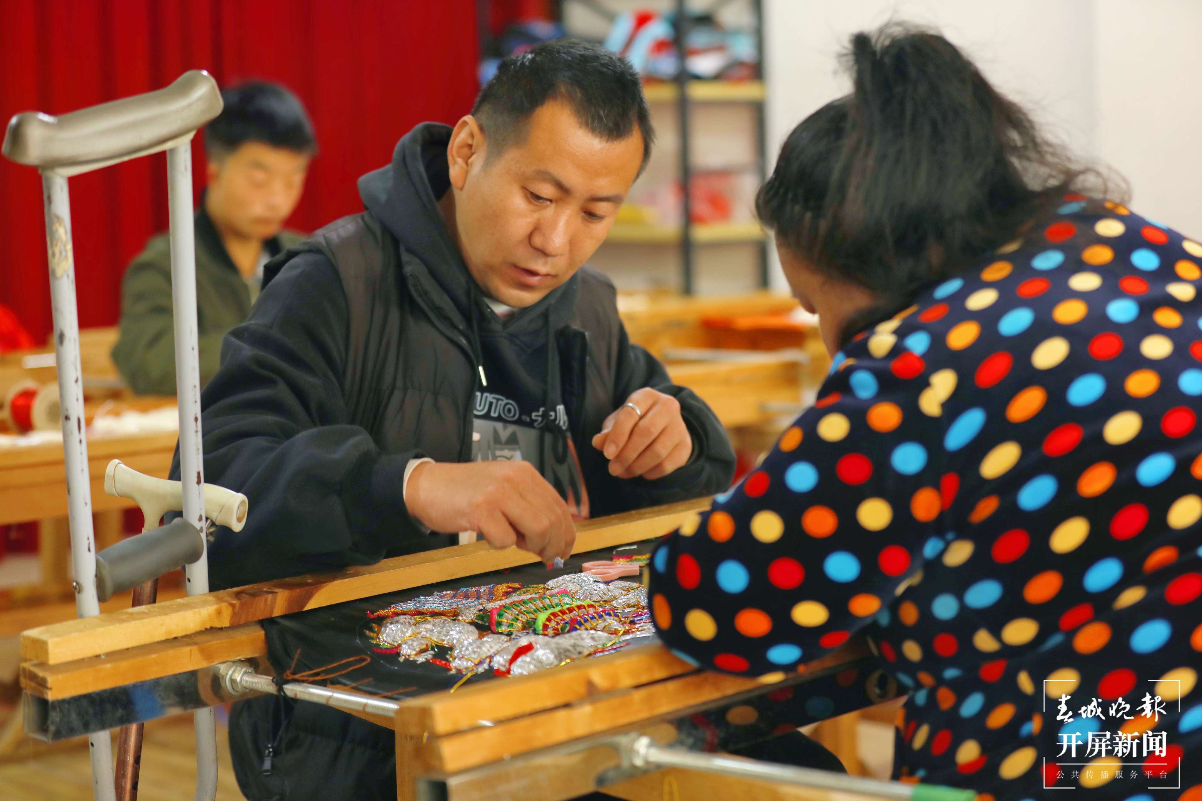 梦回千年 牵手时尚 “绣美”楚雄 | 南华：双手筑梦同致富 沪滇共绣五彩图