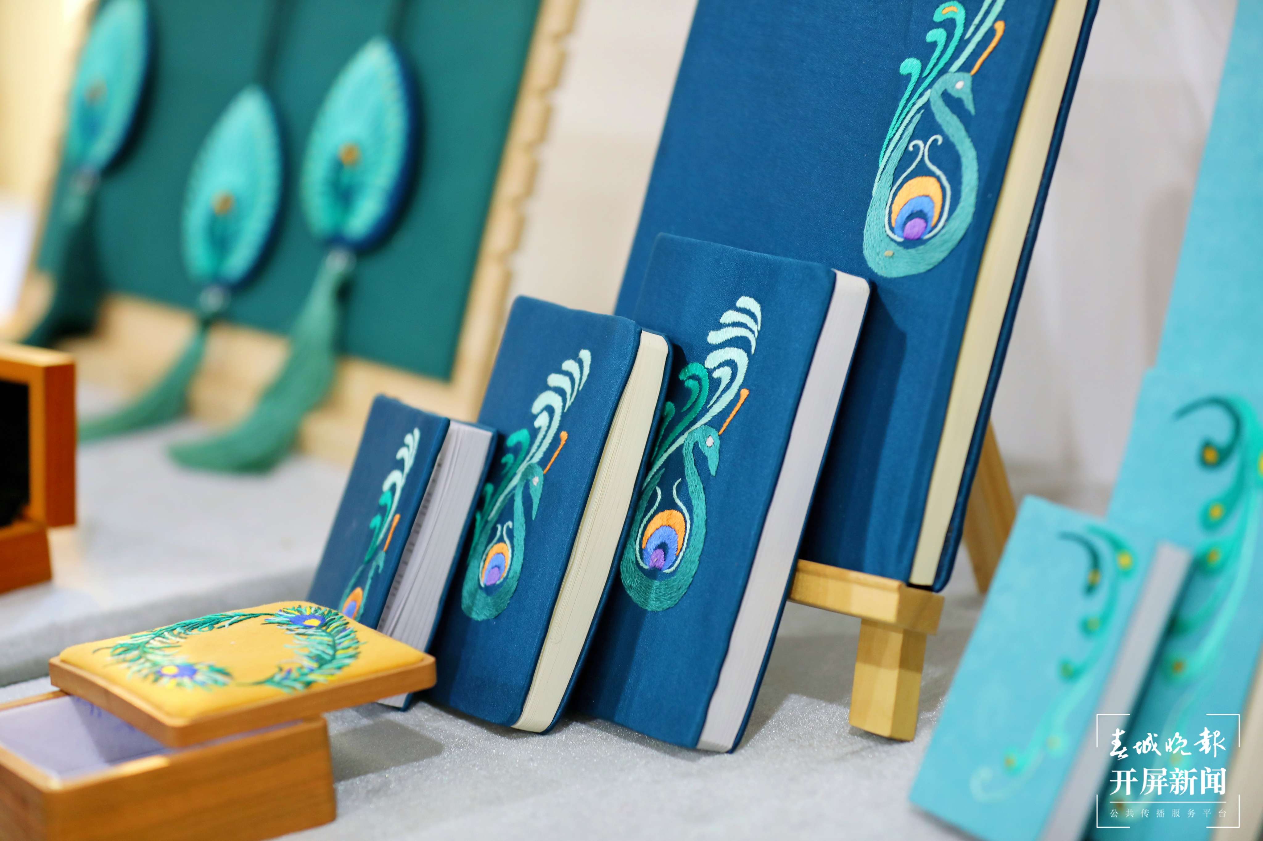 梦回千年 牵手时尚 “绣美”楚雄 | 南华：双手筑梦同致富 沪滇共绣五彩图