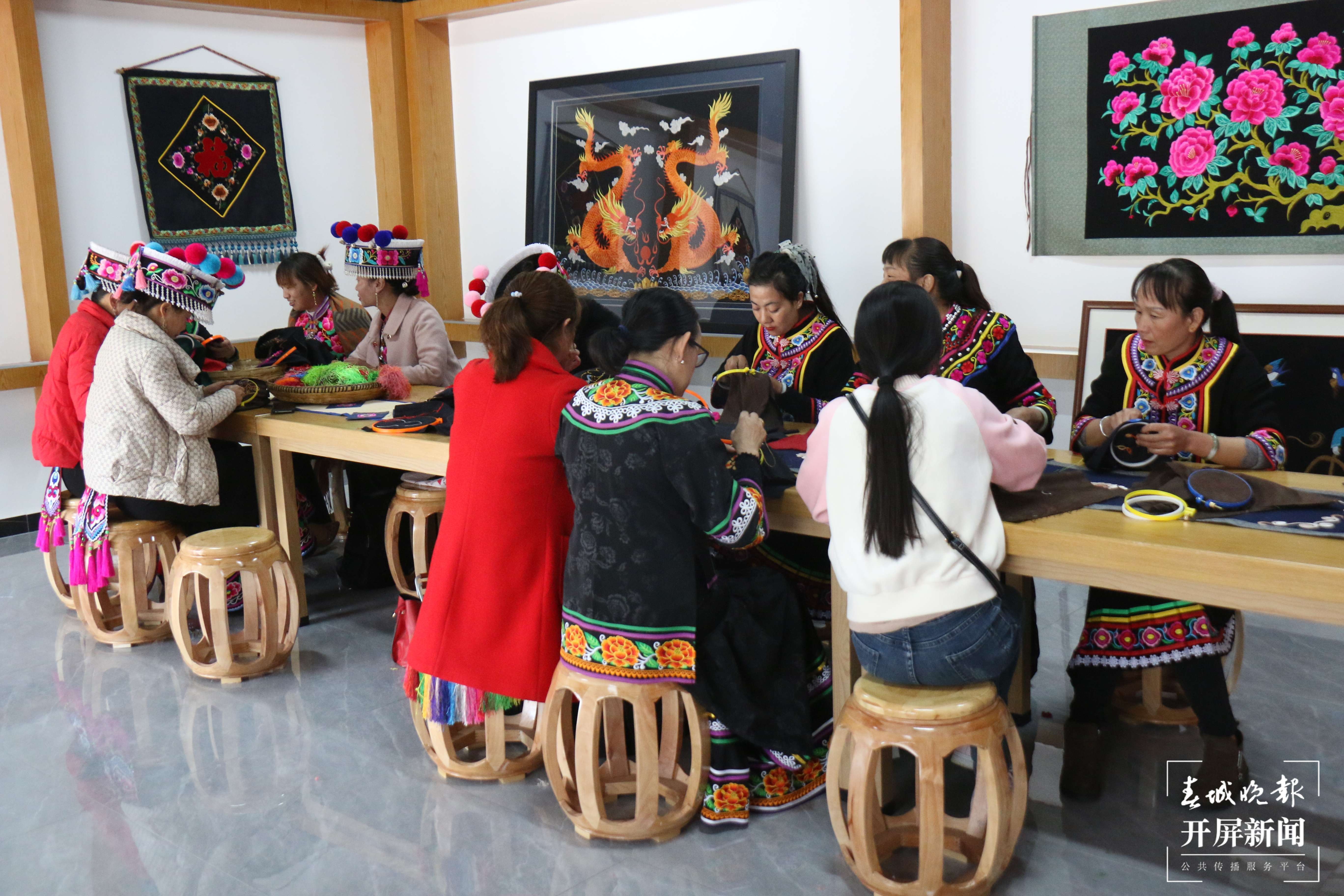 梦回千年 牵手时尚 “绣美”楚雄 | 彝绣传承人助力彝绣车间