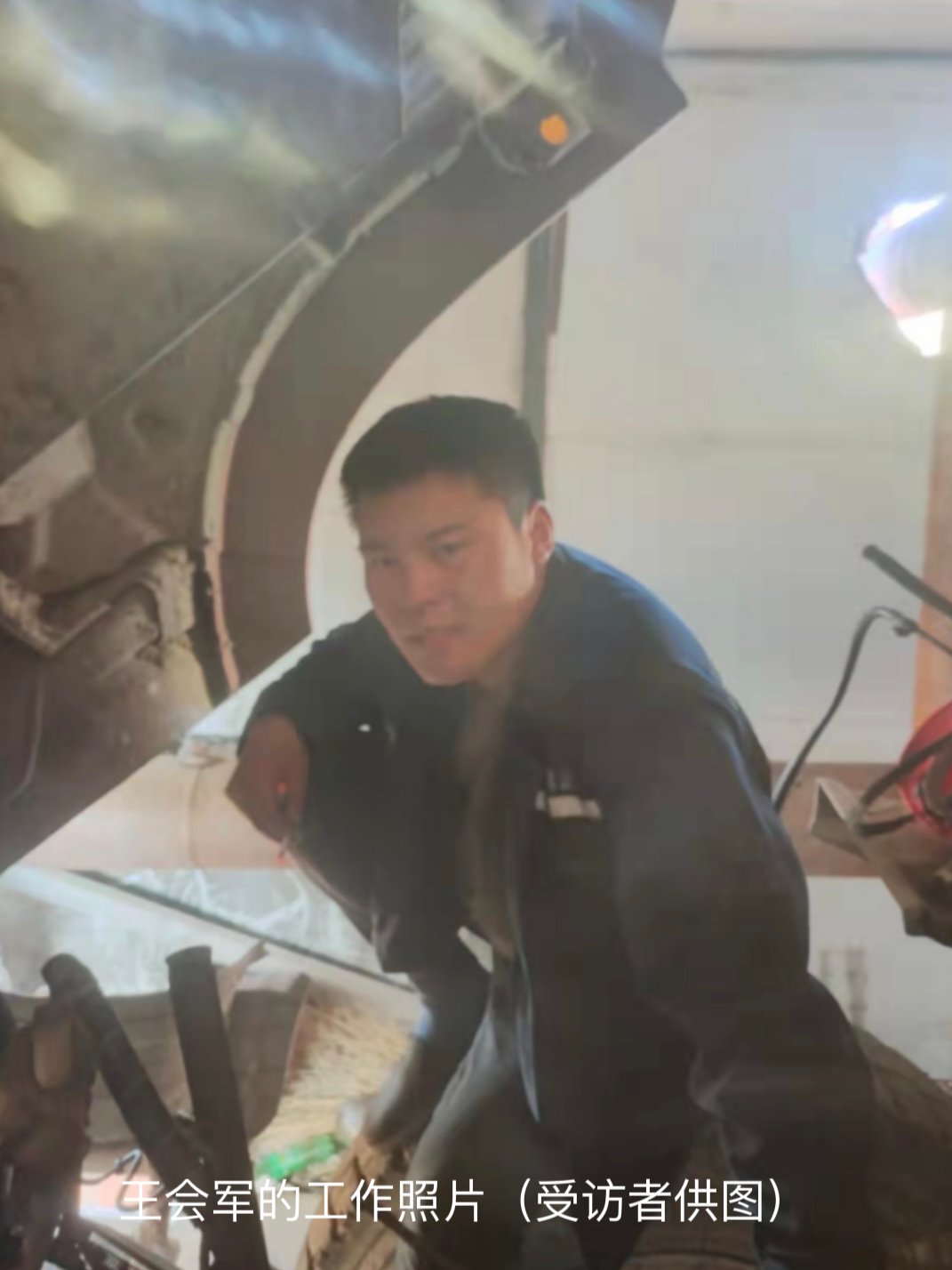 王会军的工作照片（受访者供图）.PNG