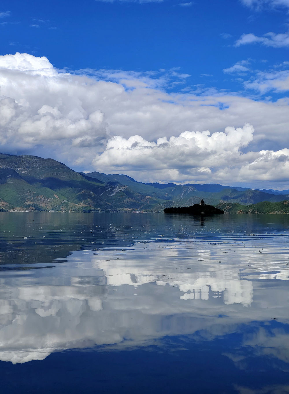泸沽湖（新华社）