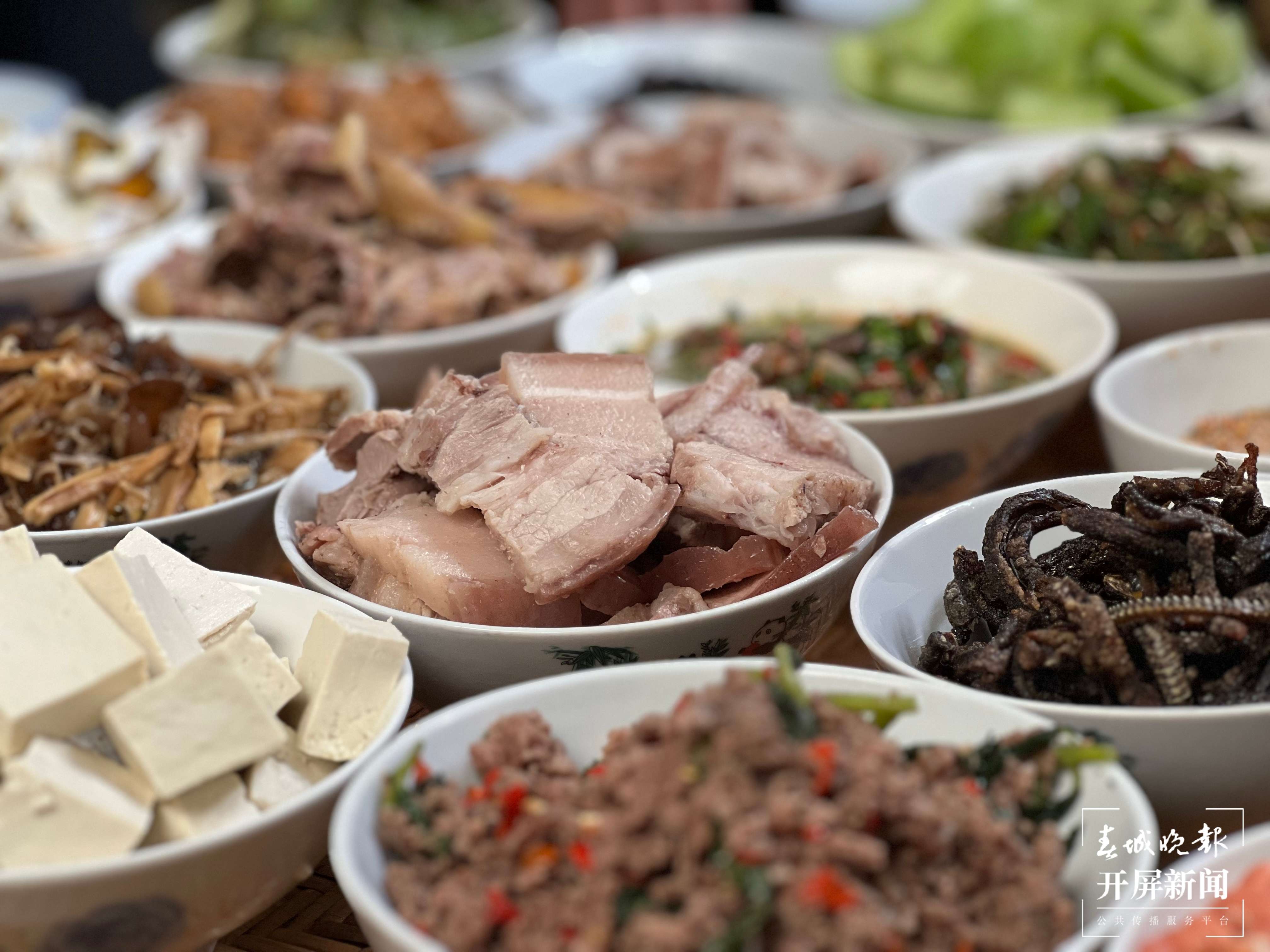 绿春春常绿 | 哈尼盛宴：蘸水竟然要放30余种佐料