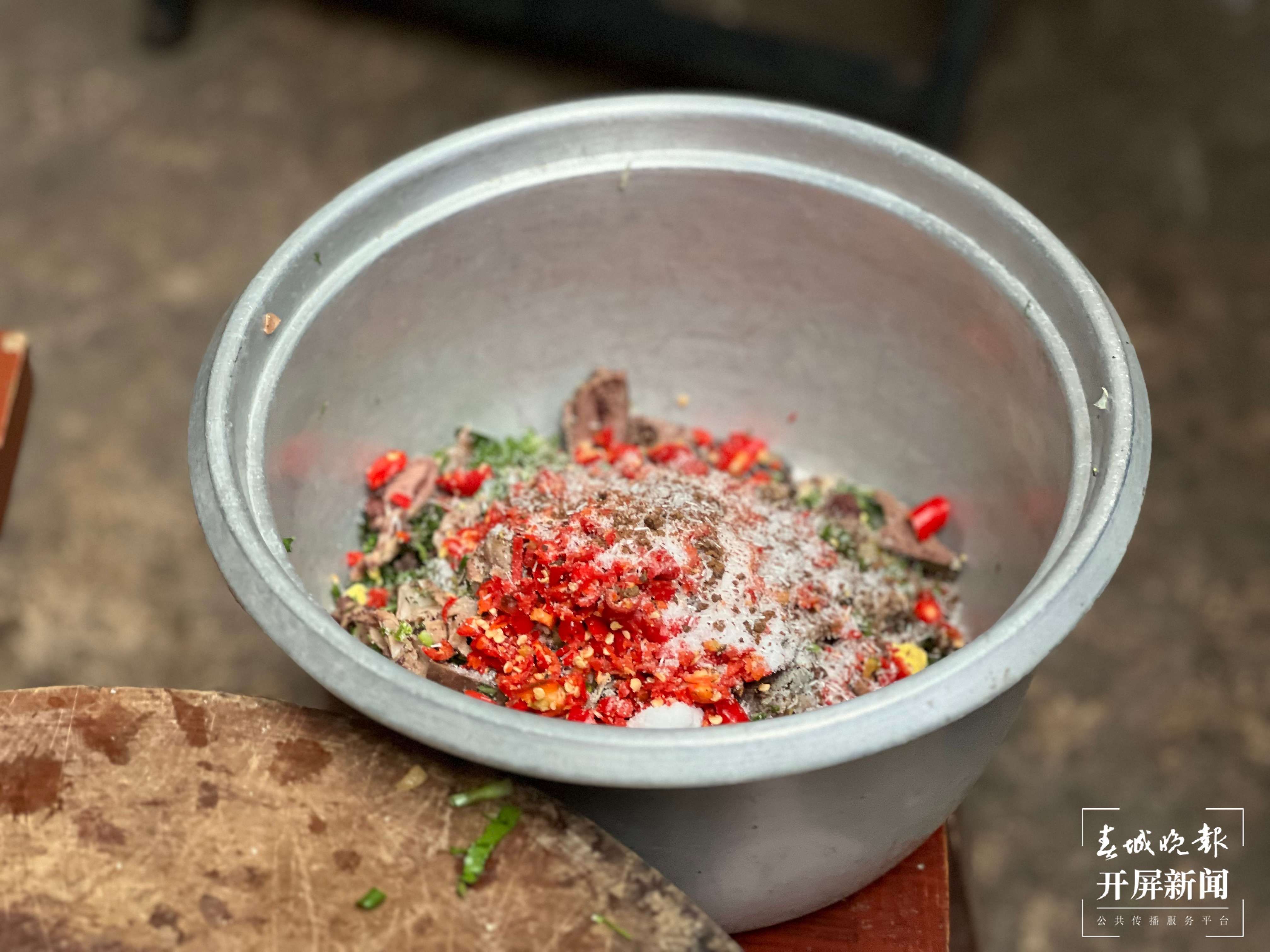 绿春春常绿 | 哈尼盛宴：蘸水竟然要放30余种佐料