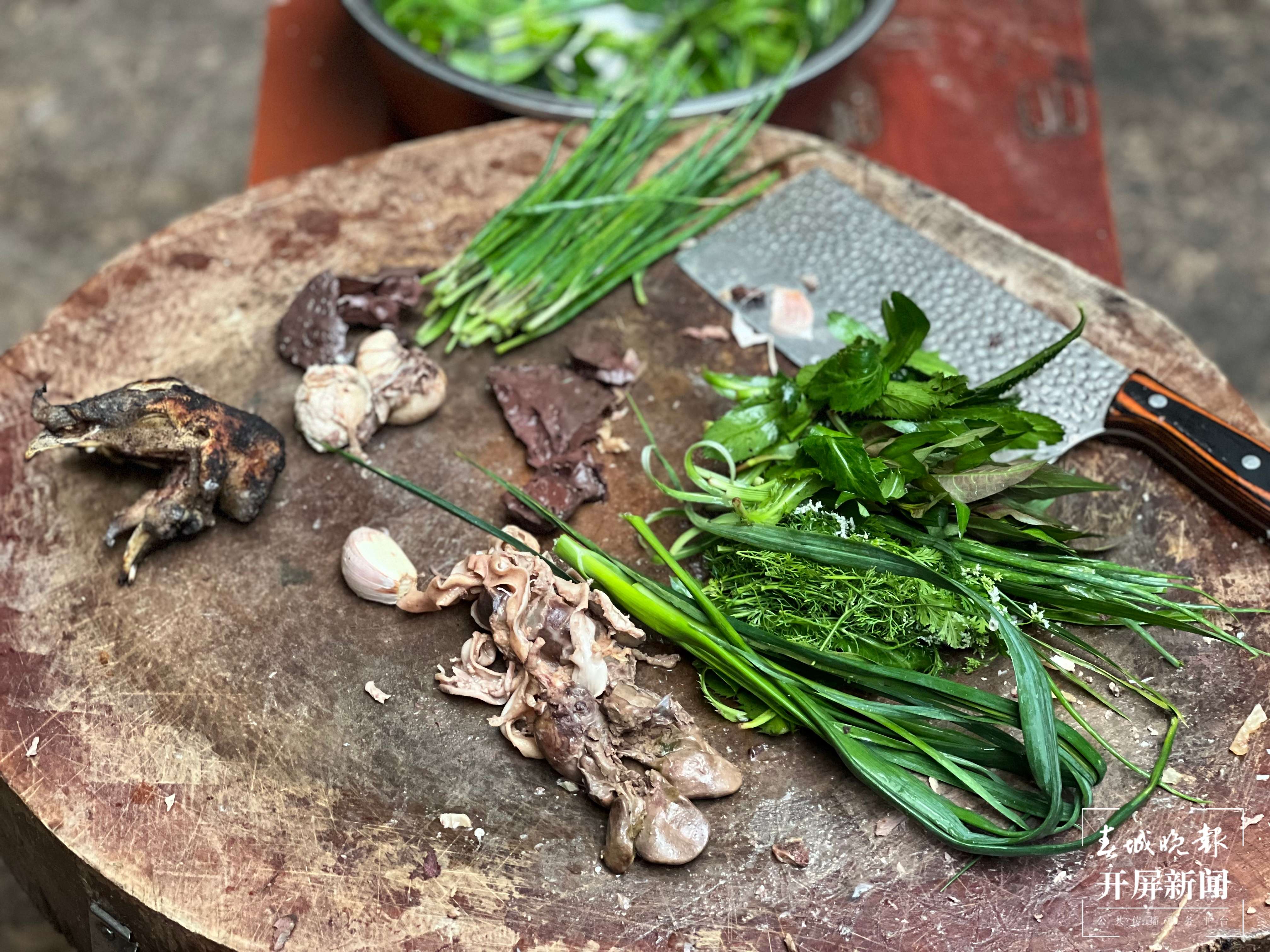 绿春春常绿 | 哈尼盛宴：蘸水竟然要放30余种佐料